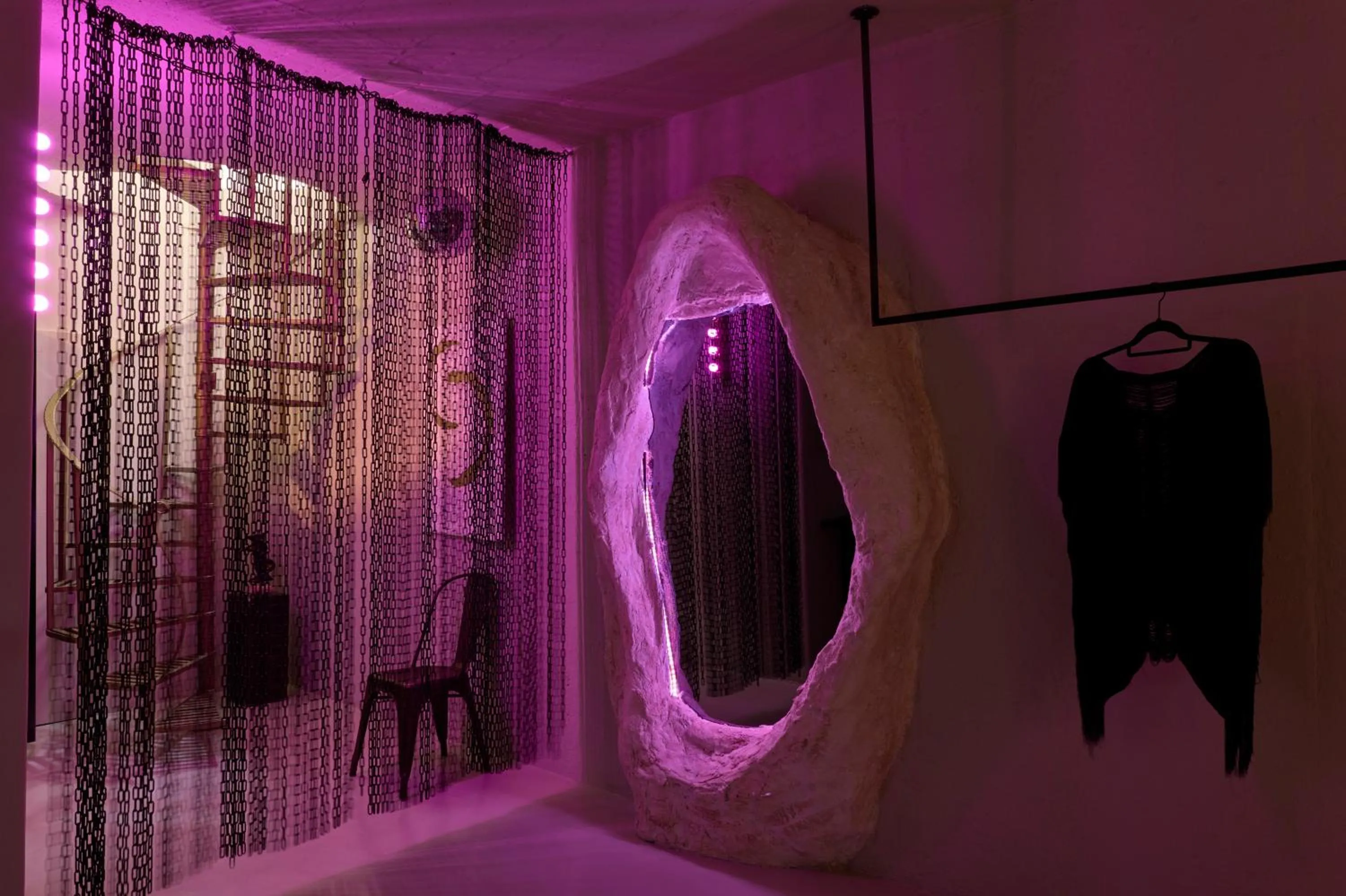 Decorative detail in Canyon Santorini