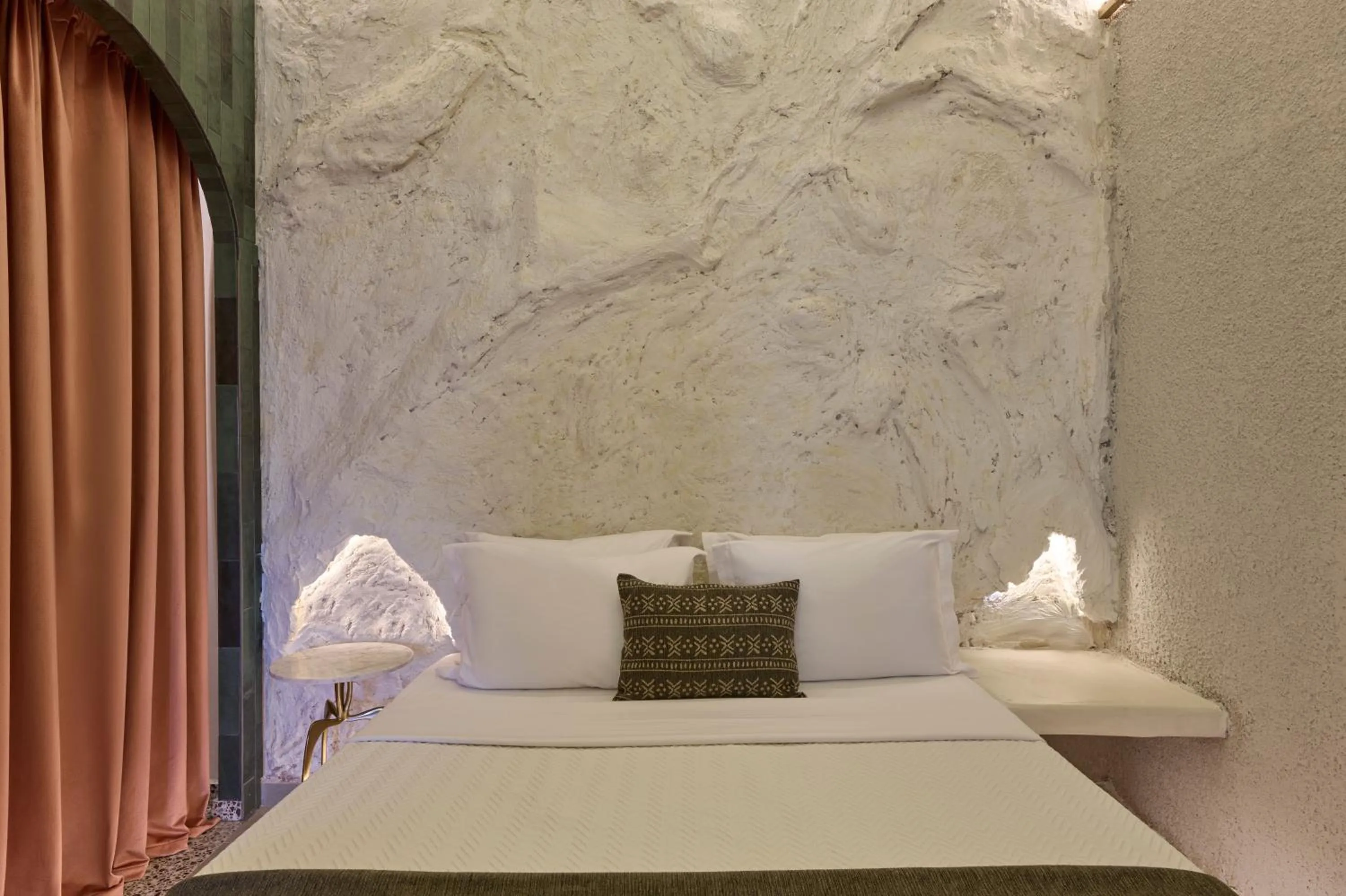 Bed in Canyon Santorini