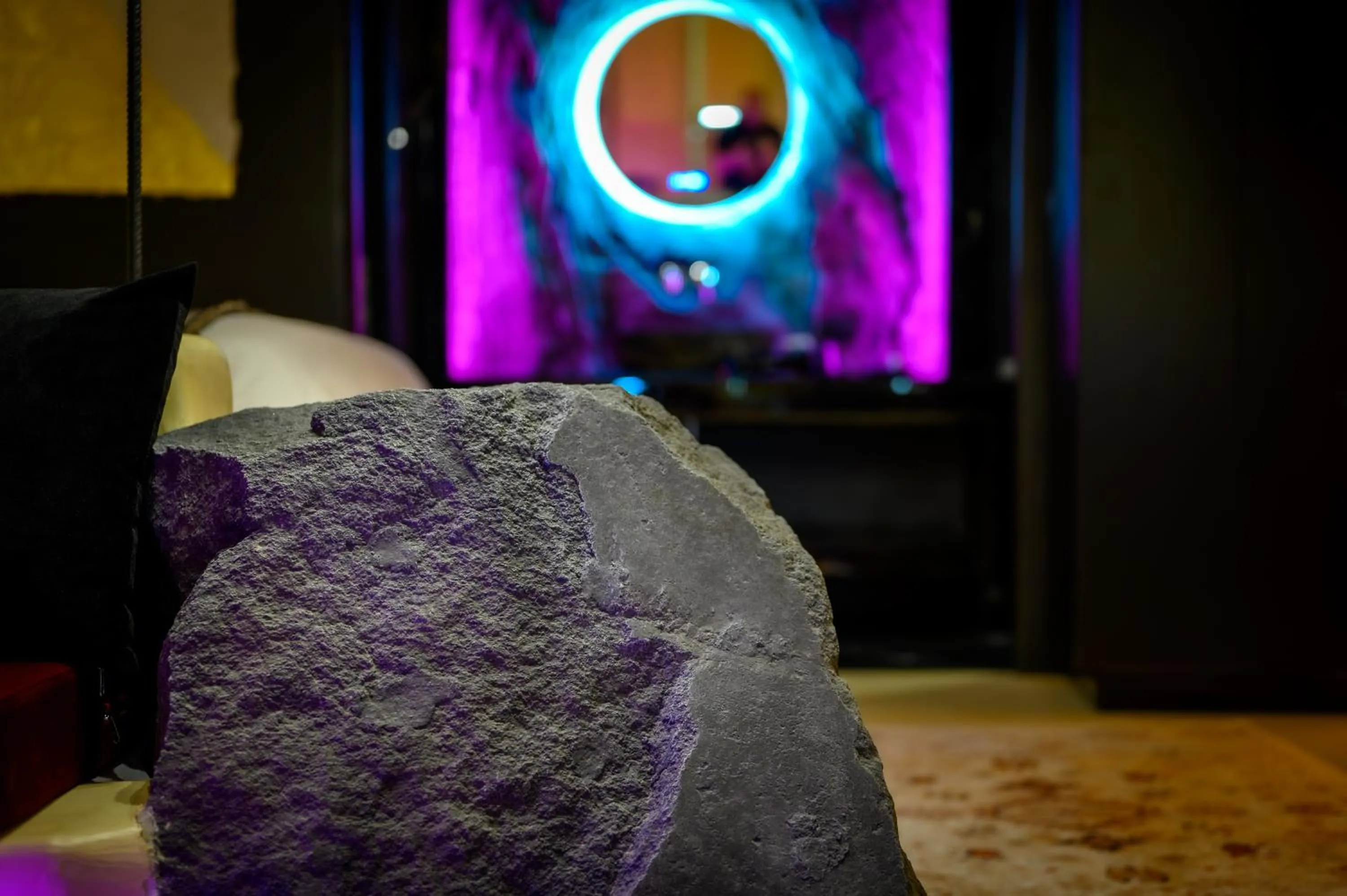 Photo of the whole room in Canyon Santorini