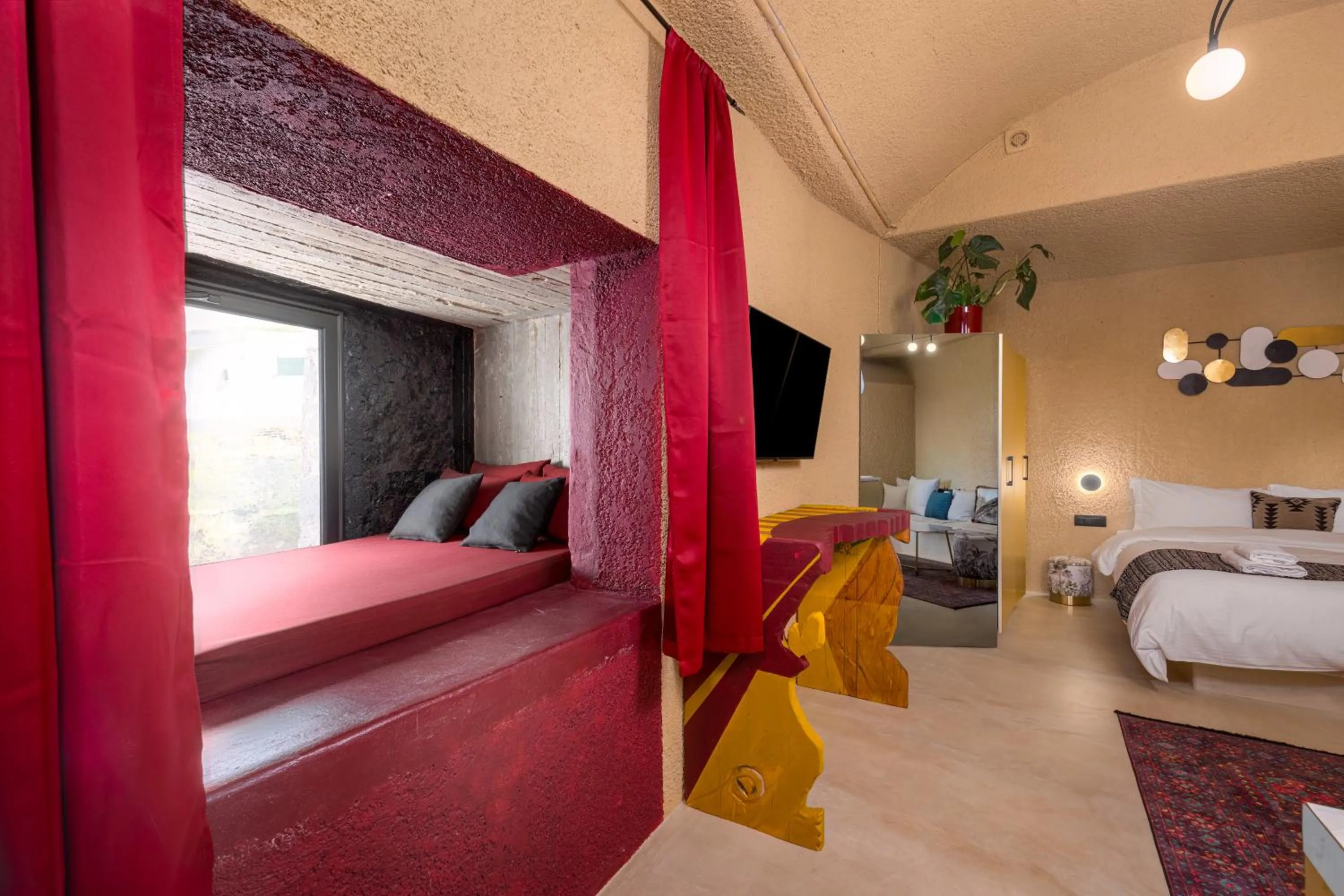 Bedroom, Bed in Canyon Santorini