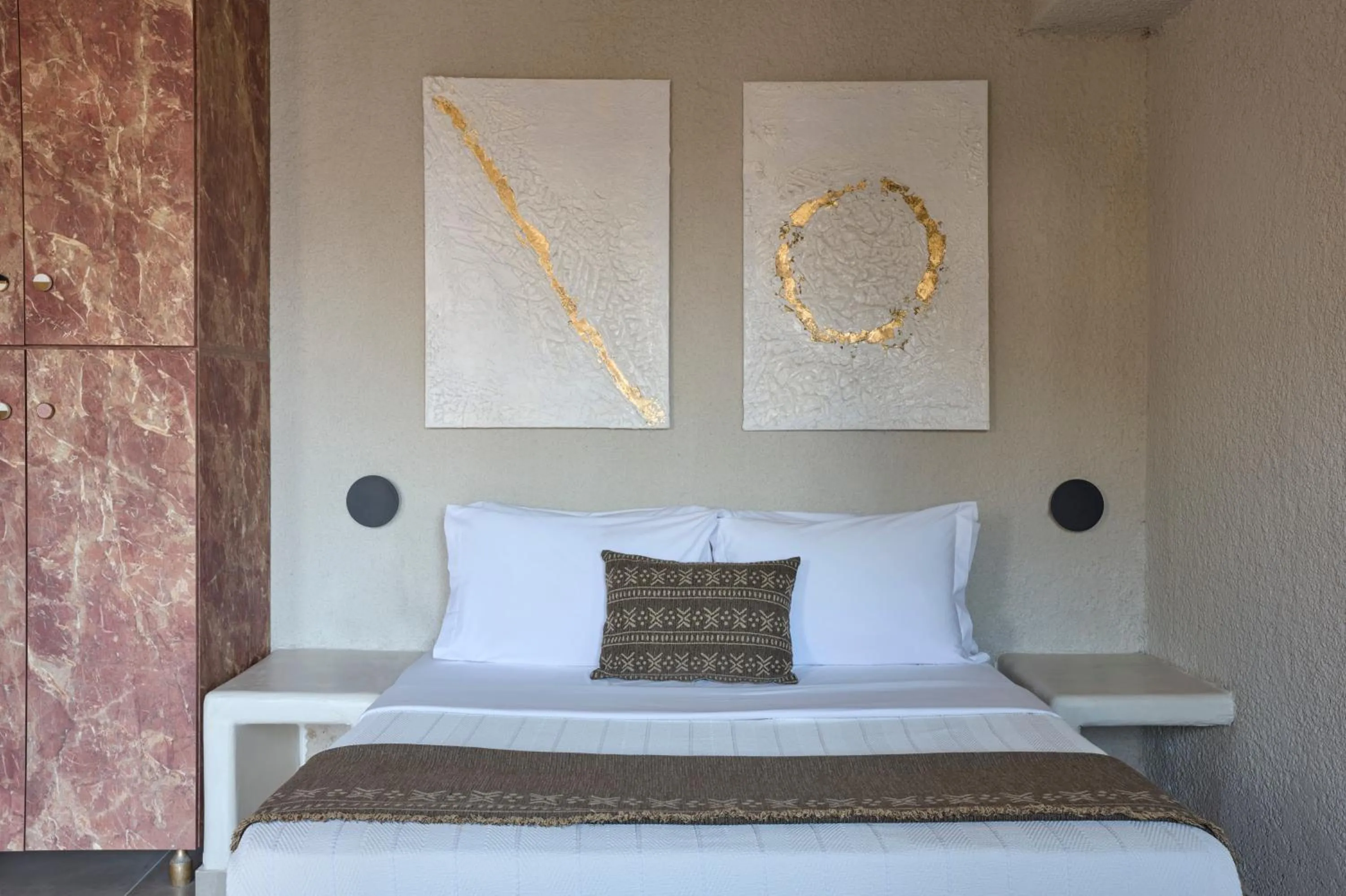 Bed in Canyon Santorini