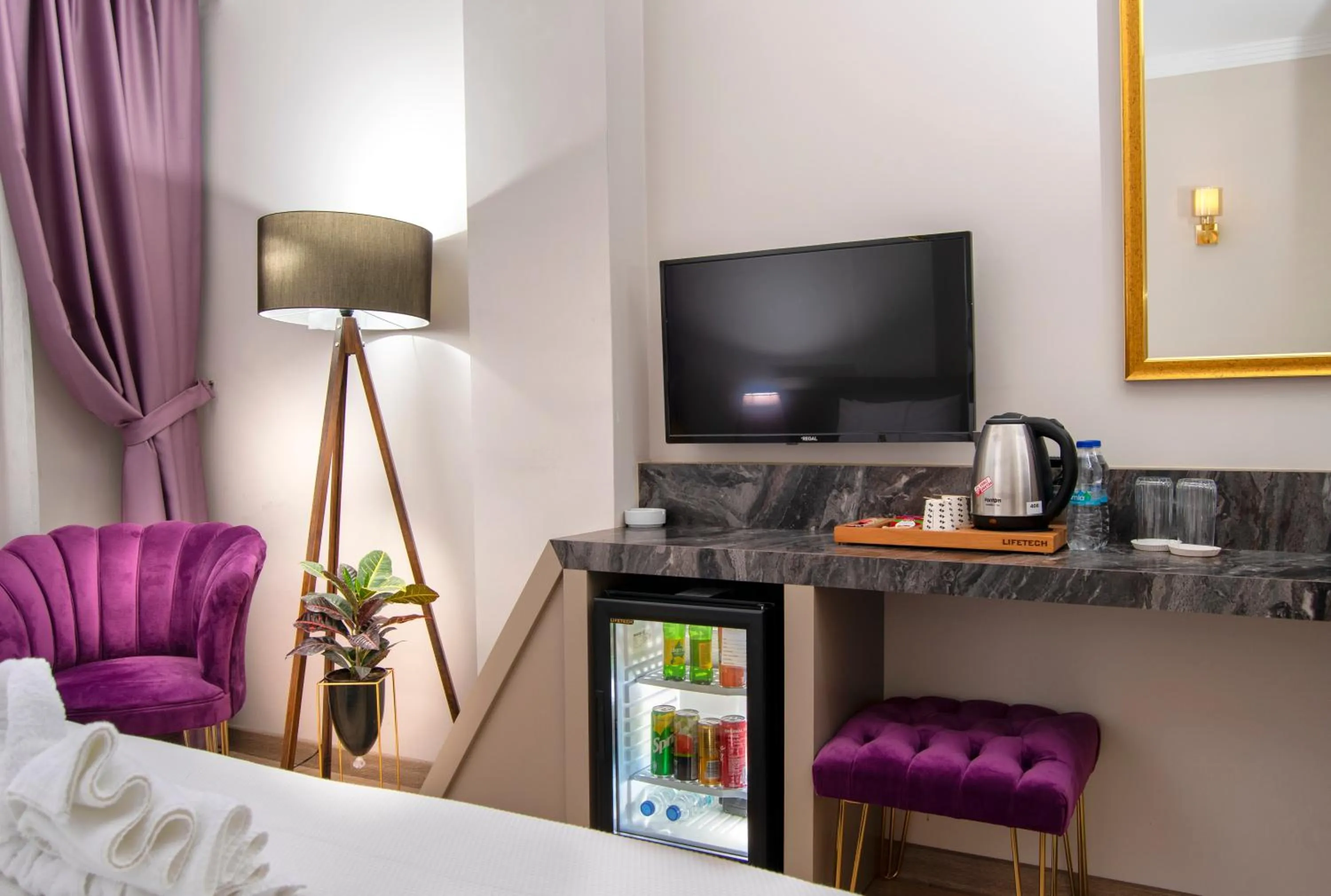 TV and multimedia, Bed in THE NOVA HOTEL