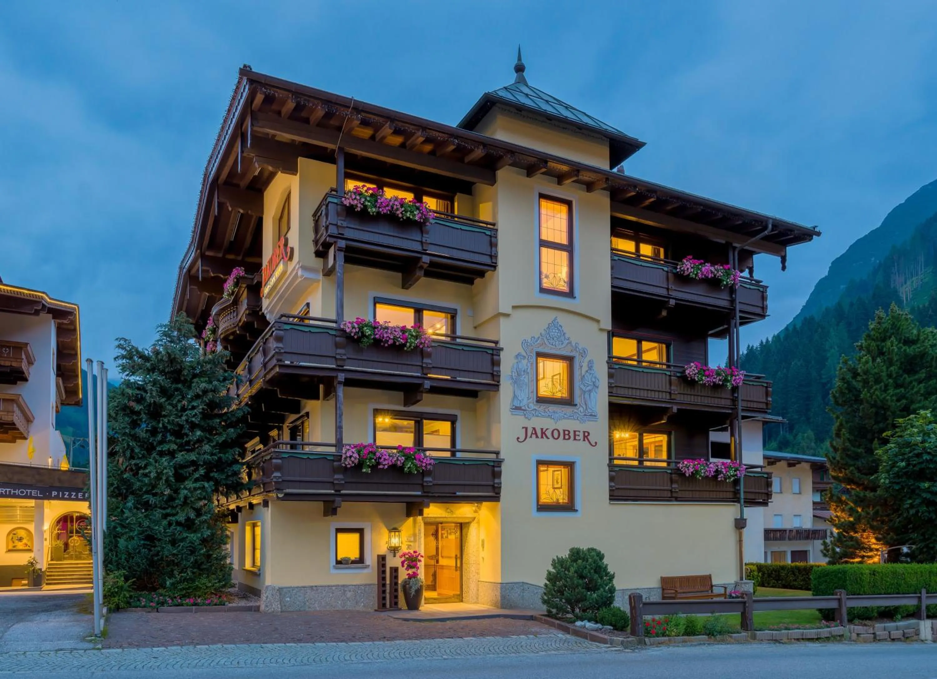 Property building in Hotel-Garni Jakober - B&B und Appartements