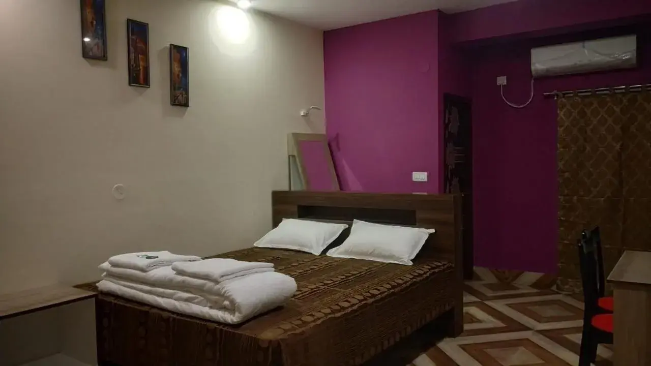 Photo of the whole room, Bed in HOTEL SHREESH (NEIL) Photo of the whole room, Bed in HOTEL SHREESH (NEIL)