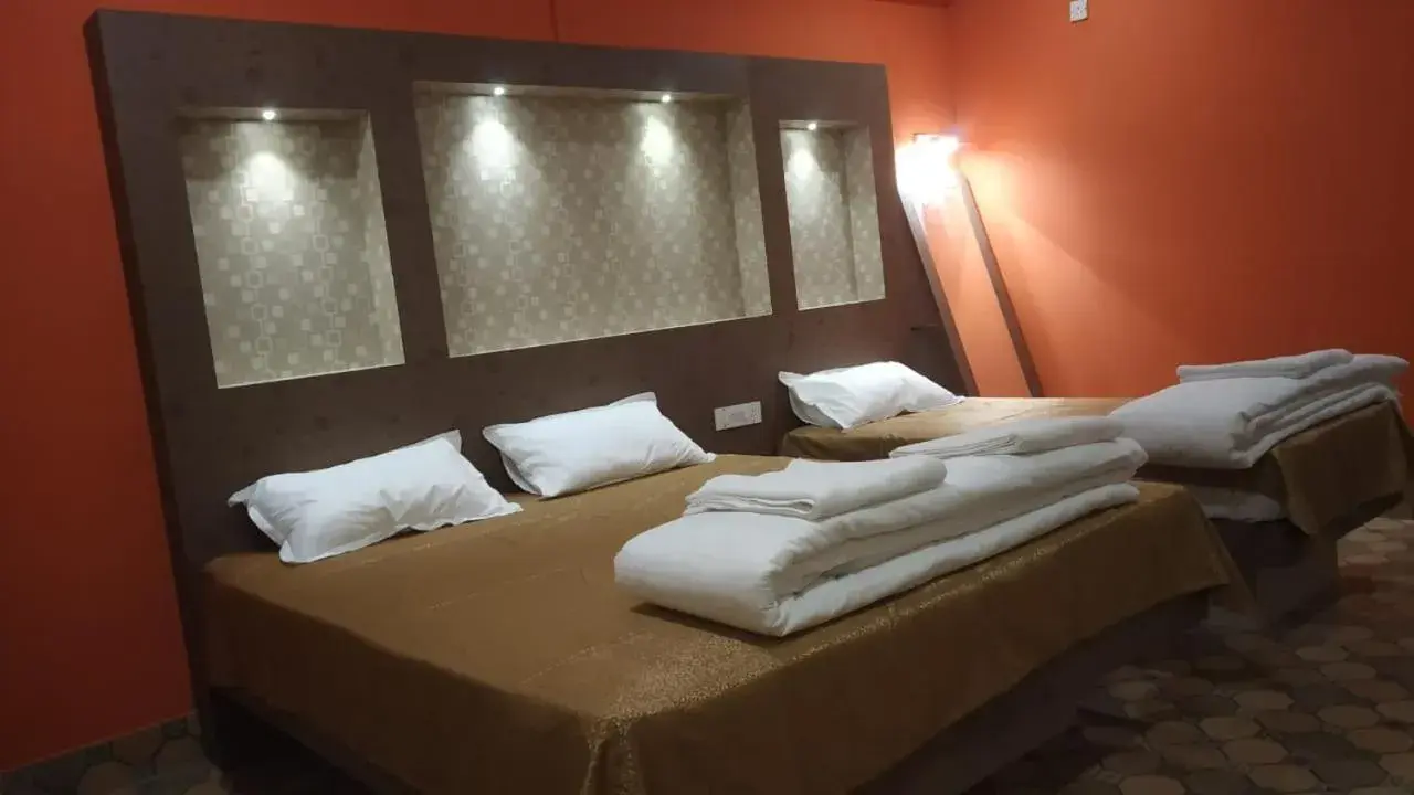Photo of the whole room, Bed in HOTEL SHREESH (NEIL) Photo of the whole room, Bed in HOTEL SHREESH (NEIL)