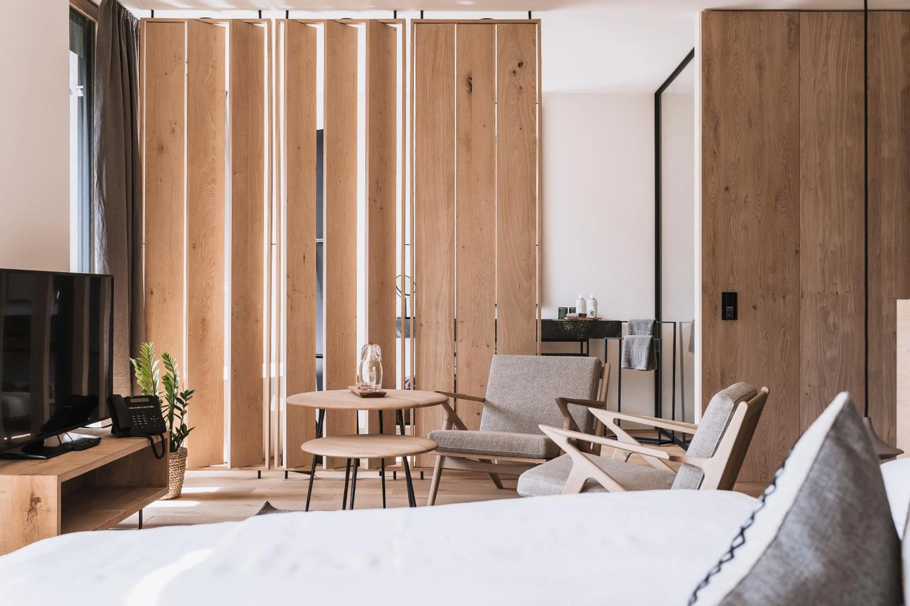 Living room, Bed in zelloon boutique hotel