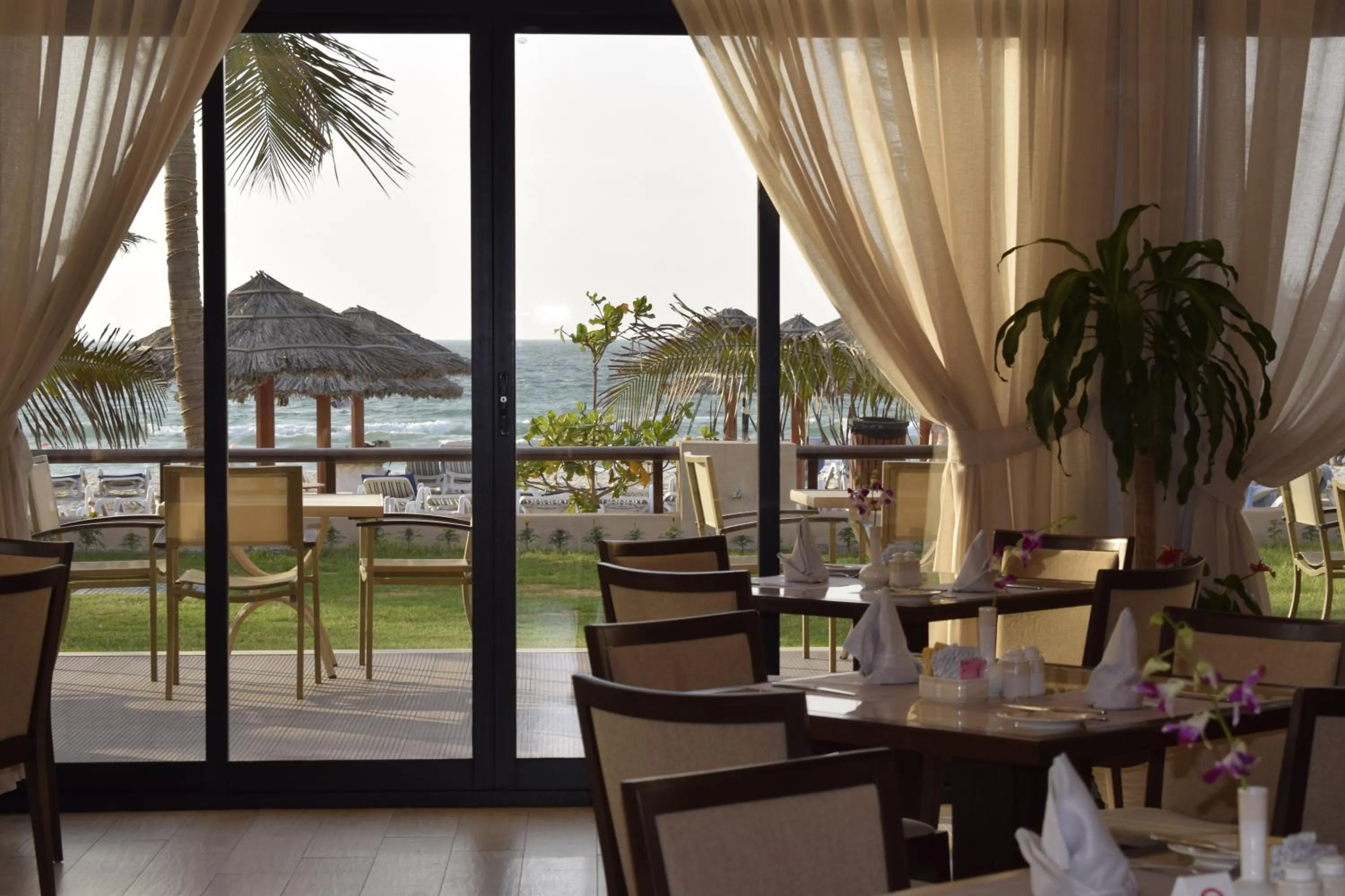 Restaurant/places to eat in Lou'lou'a Beach Resort Sharjah