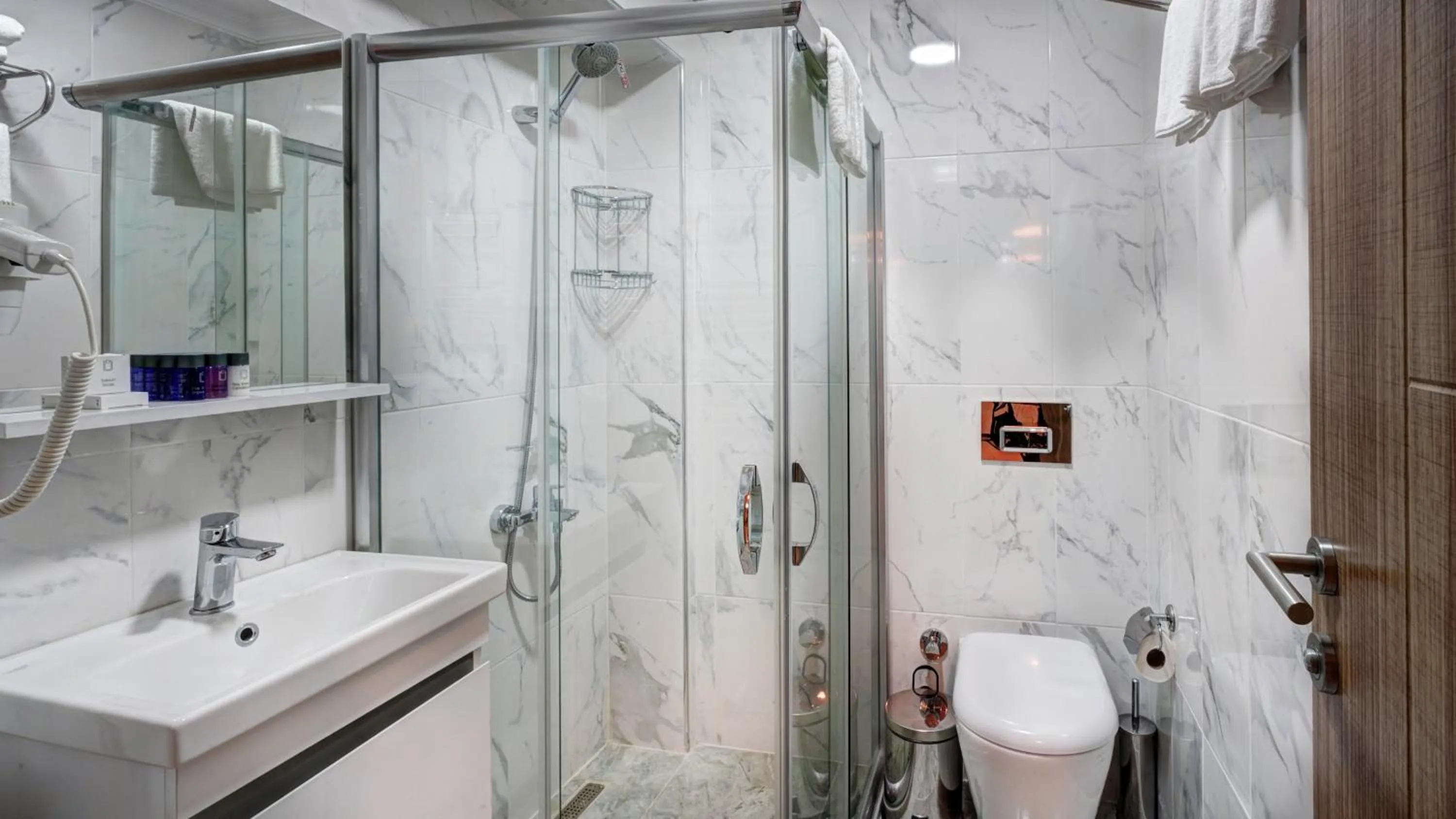 Bathroom in SEVEN ROSES APART HOTEL