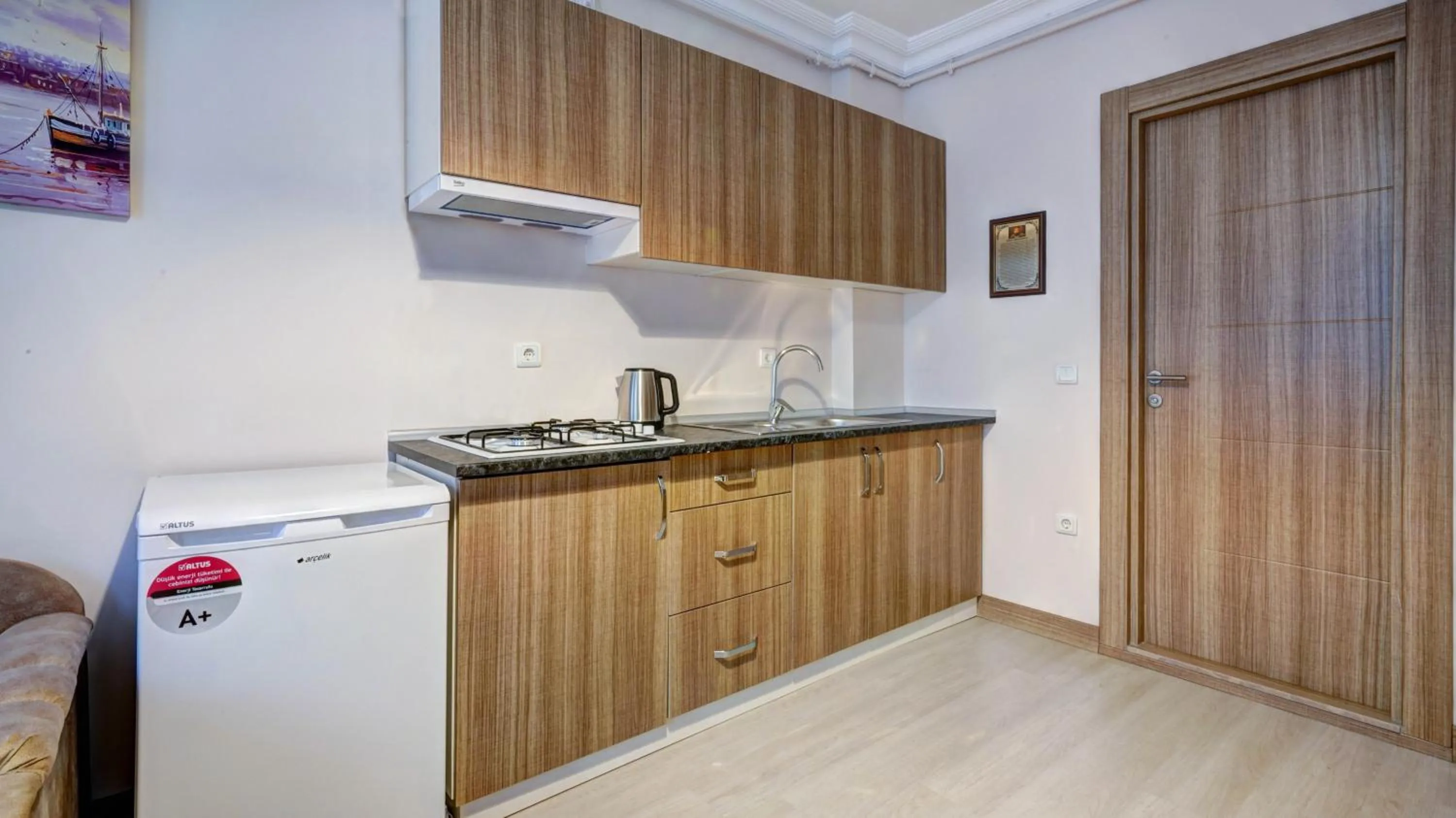 Kitchen or kitchenette in SEVEN ROSES APART HOTEL