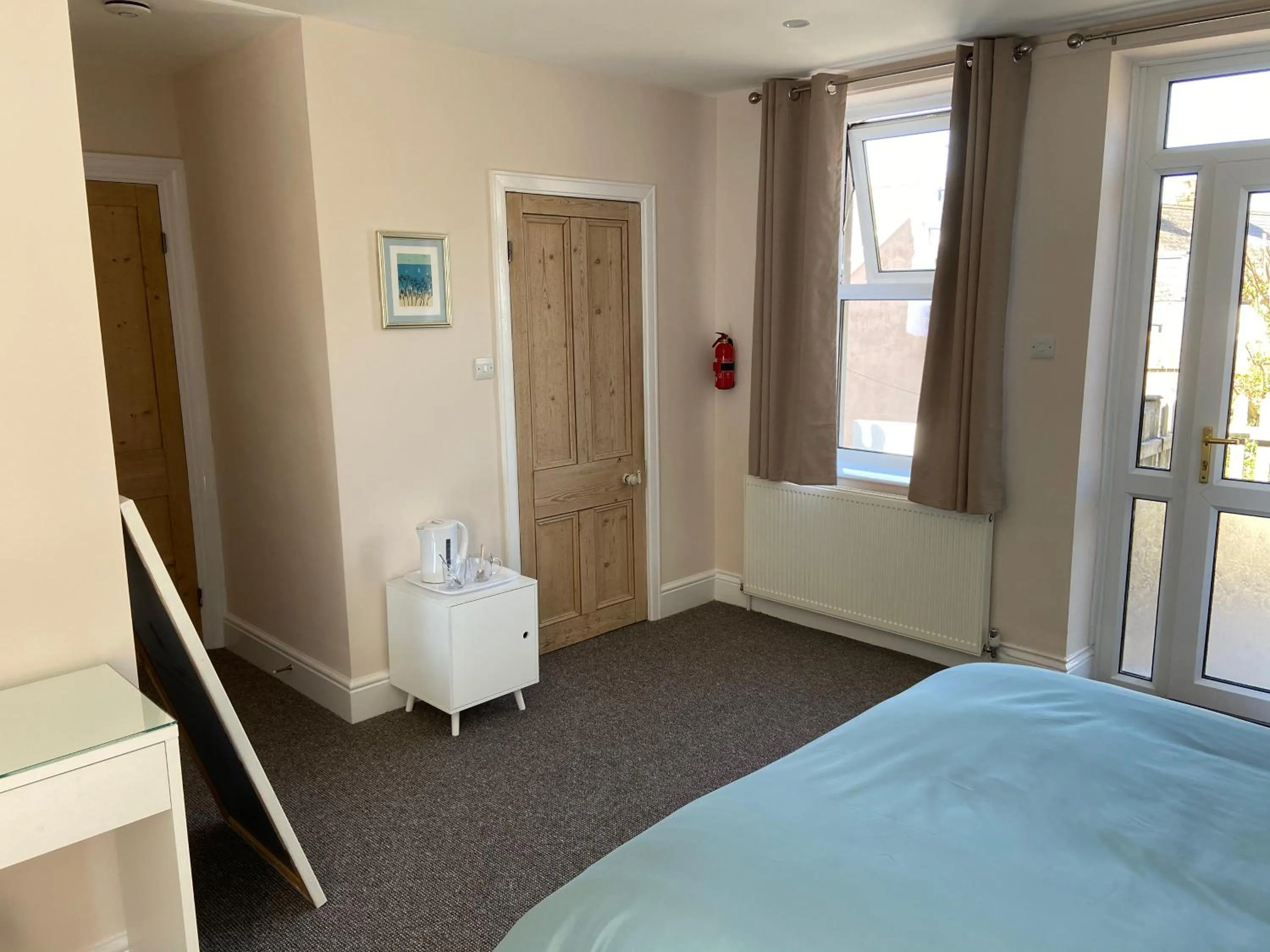 Bed in Homewood Airbnb, Combe Martin, Devon - 300m to the Beach!