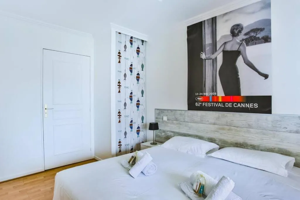 Bed in Bright One BDRM Apartment A/C-Swimming Pool/Congress by Olidesi