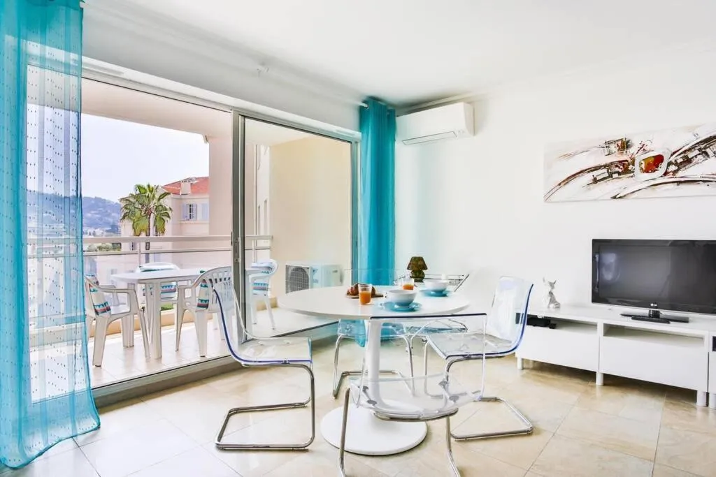 Bright One BDRM Apartment A/C-Swimming Pool/Congress by Olidesi