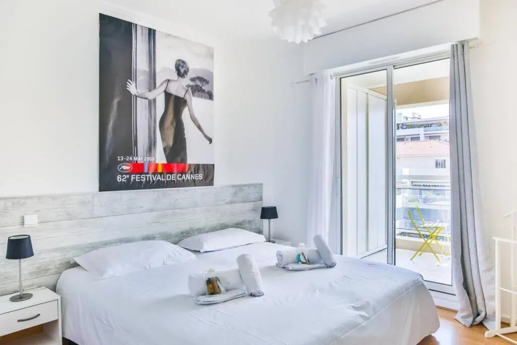 Bed in Bright One BDRM Apartment A/C-Swimming Pool/Congress by Olidesi