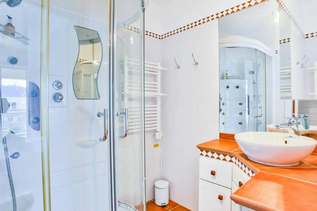 Bright One BDRM Apartment A/C-Swimming Pool/Congress by Olidesi