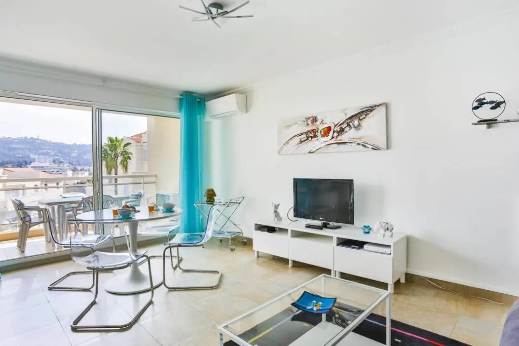 Bright One BDRM Apartment A/C-Swimming Pool/Congress by Olidesi