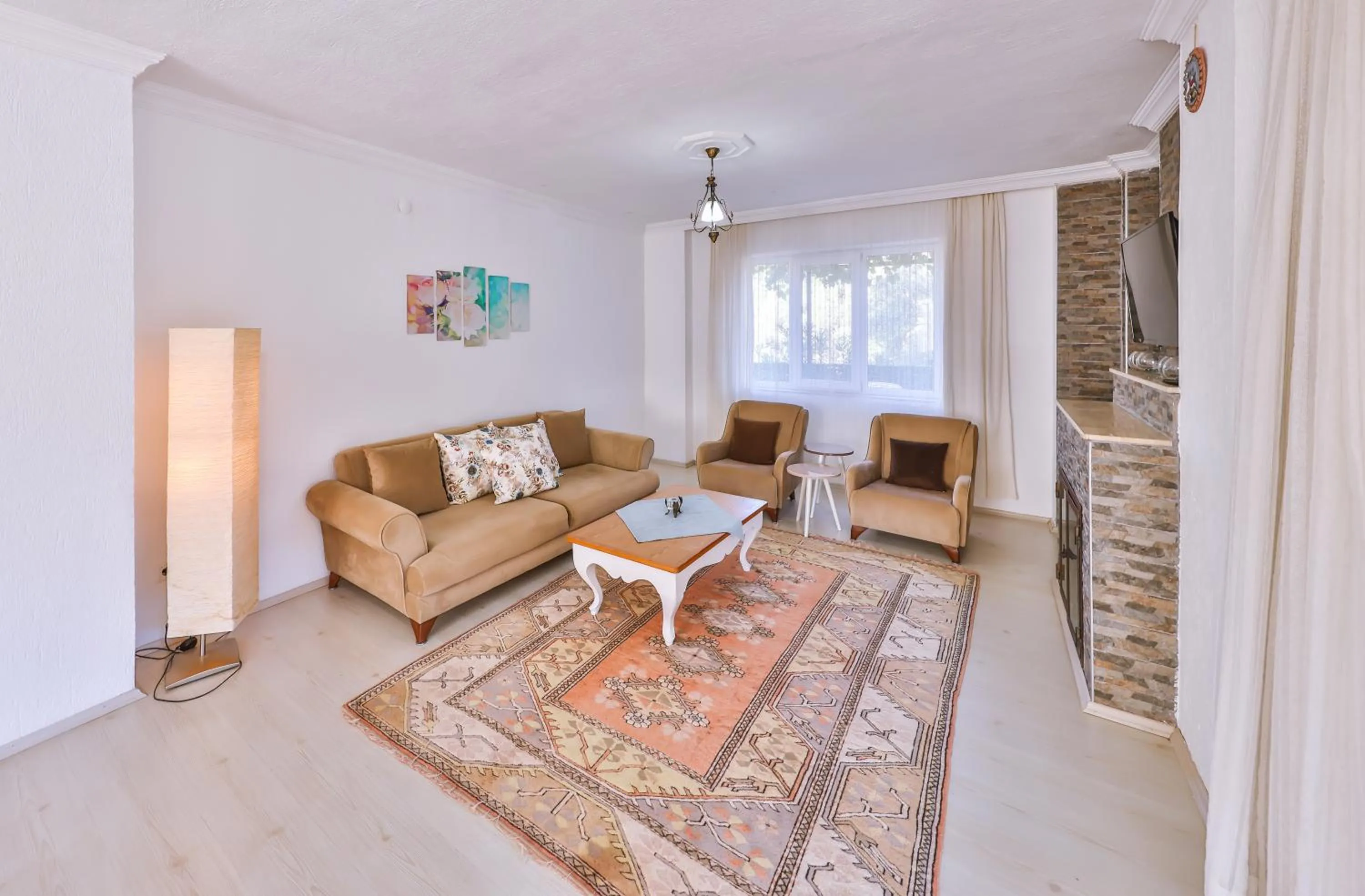 Communal lounge/ TV room in Villa Candan Kaş