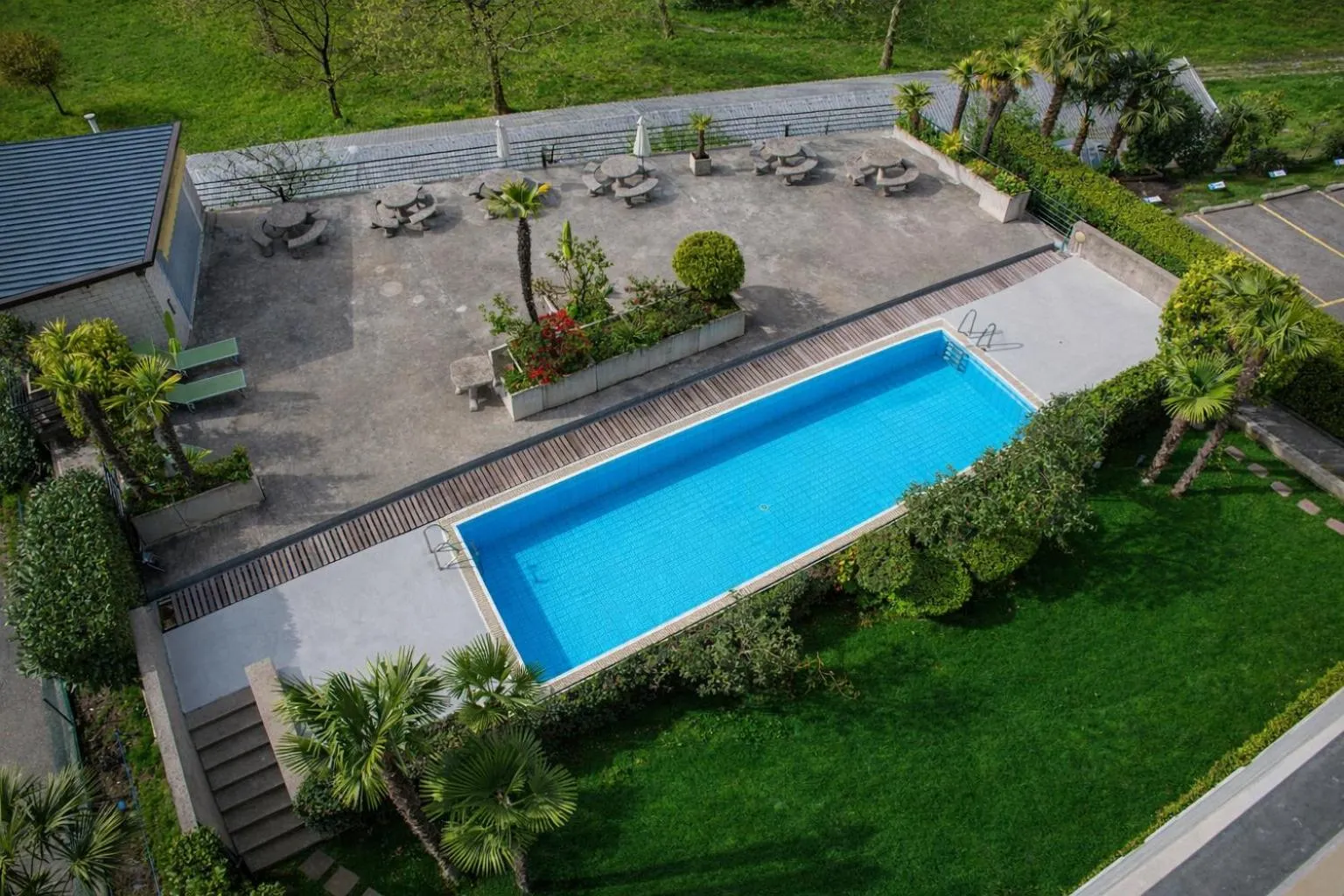 Swimming pool in Hotel Nessi Locarno