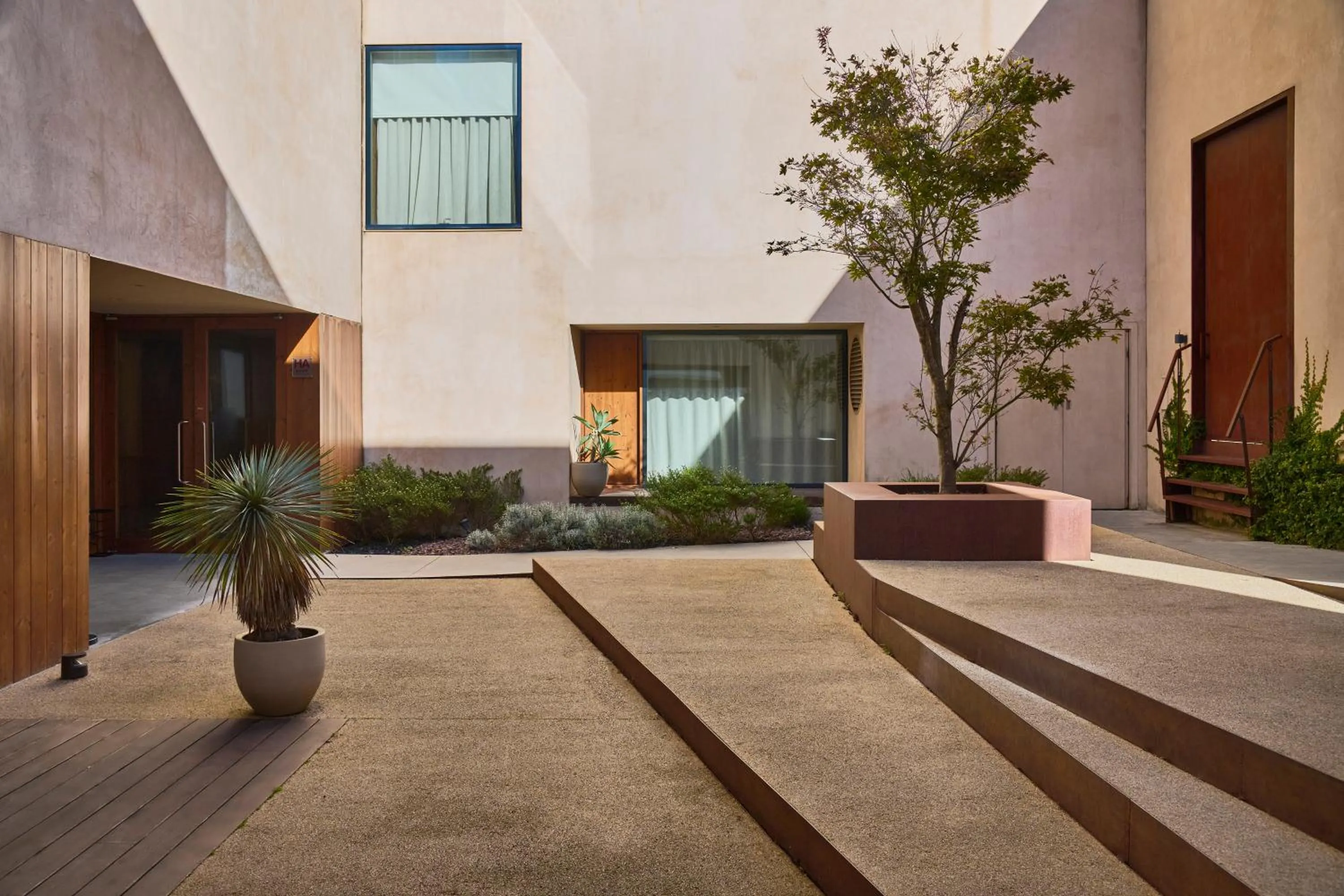 Property building in Outsite Porto Mouco