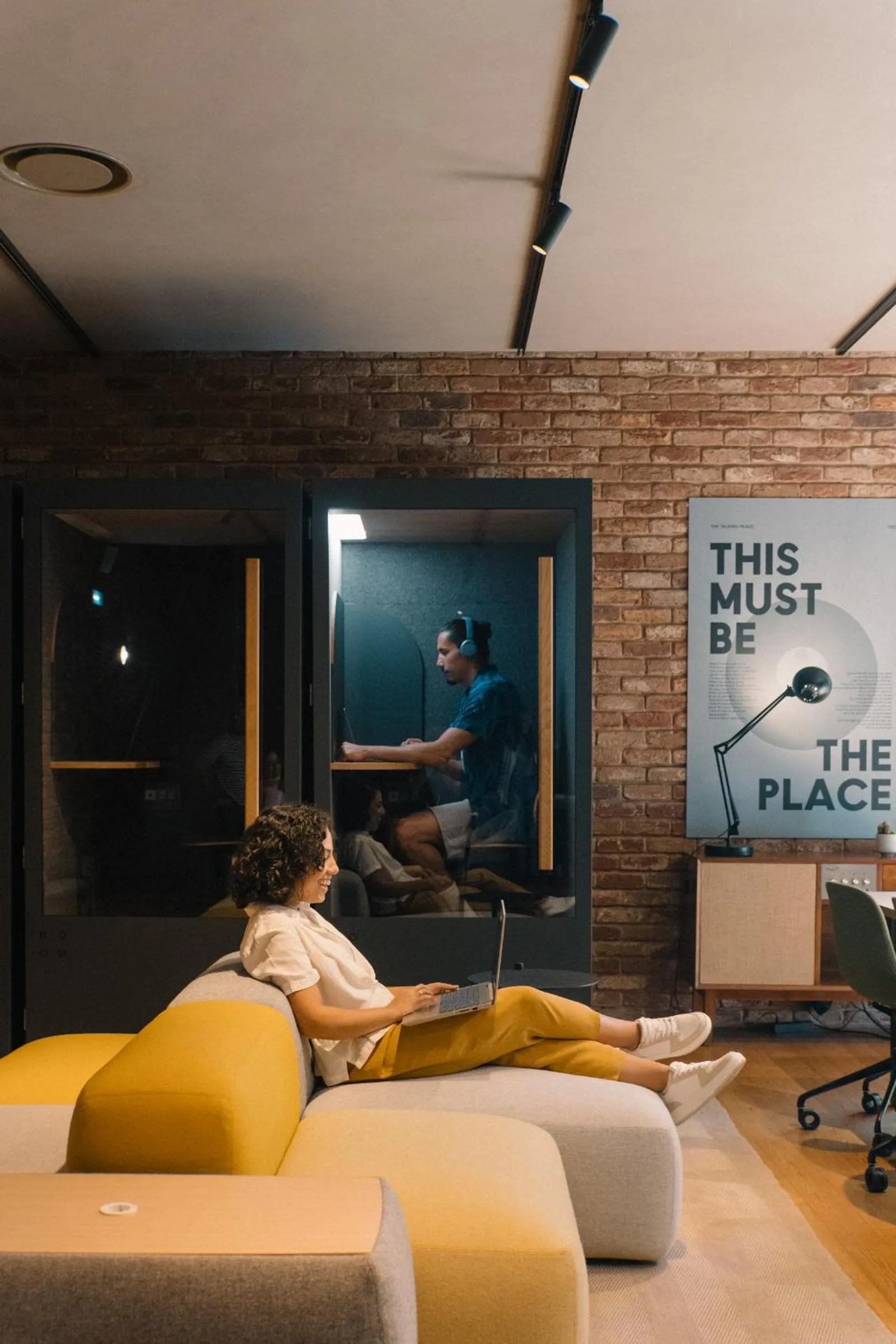 Business facilities in Outsite Porto Mouco