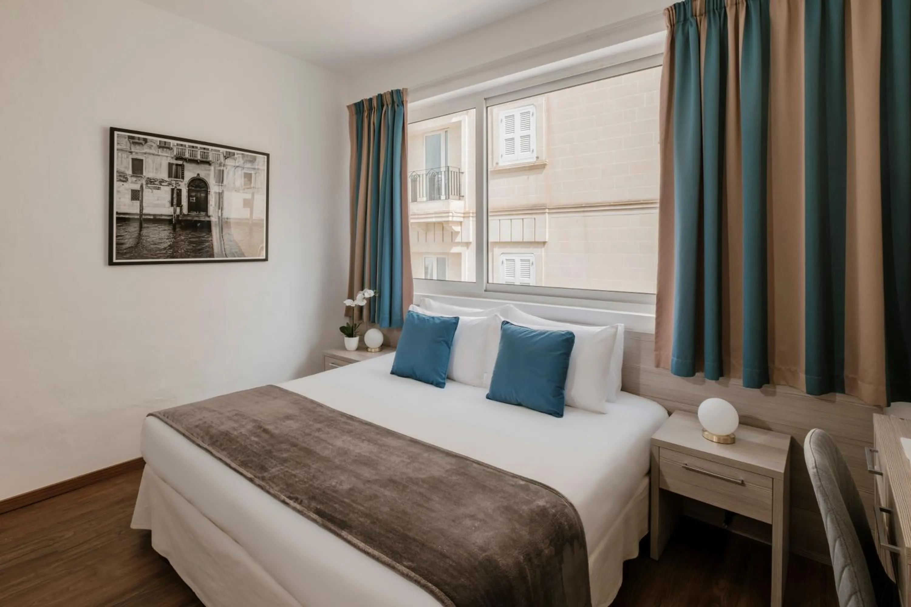 Bedroom, Bed in The Howard Hotel