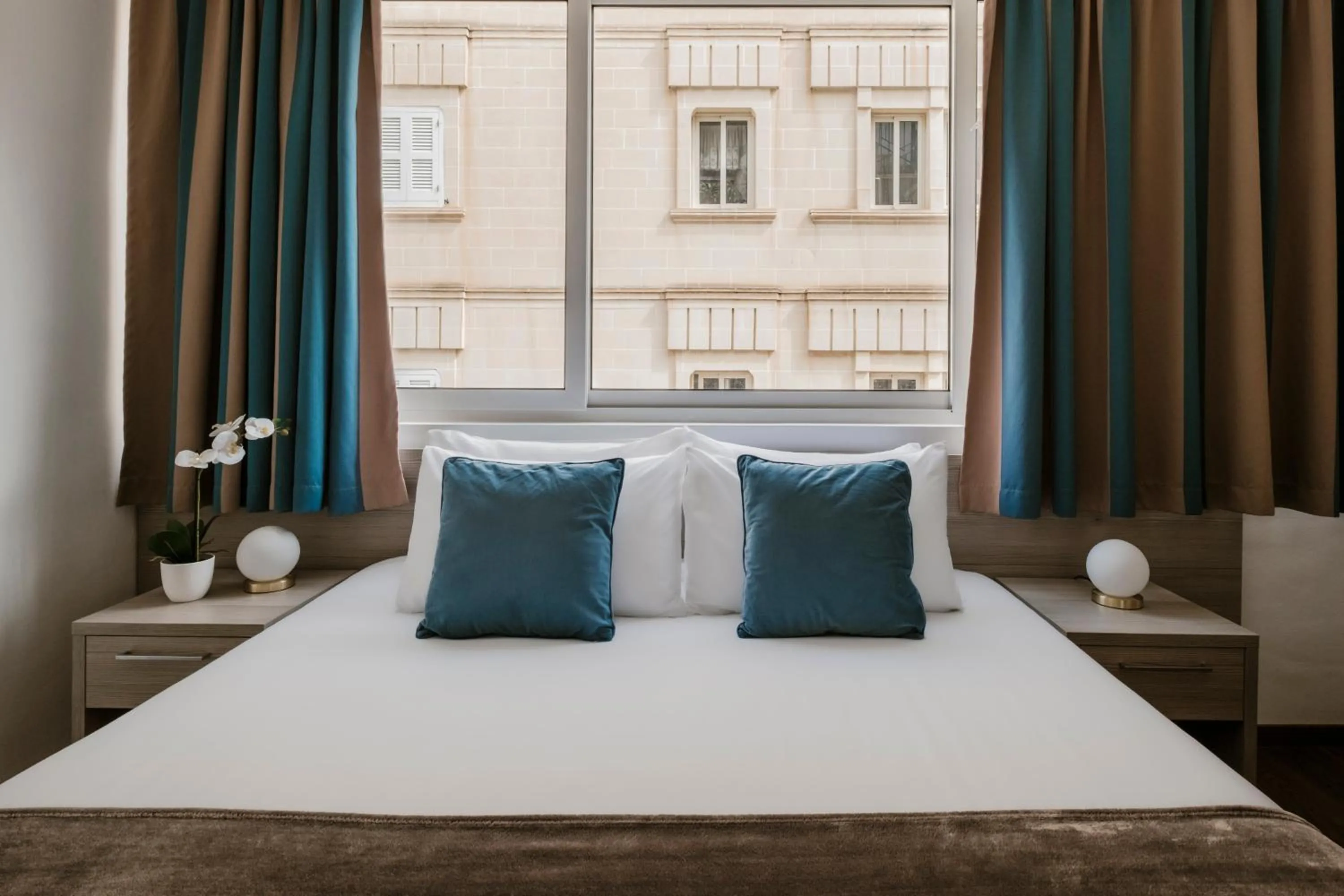 Bedroom, Bed in The Howard Hotel