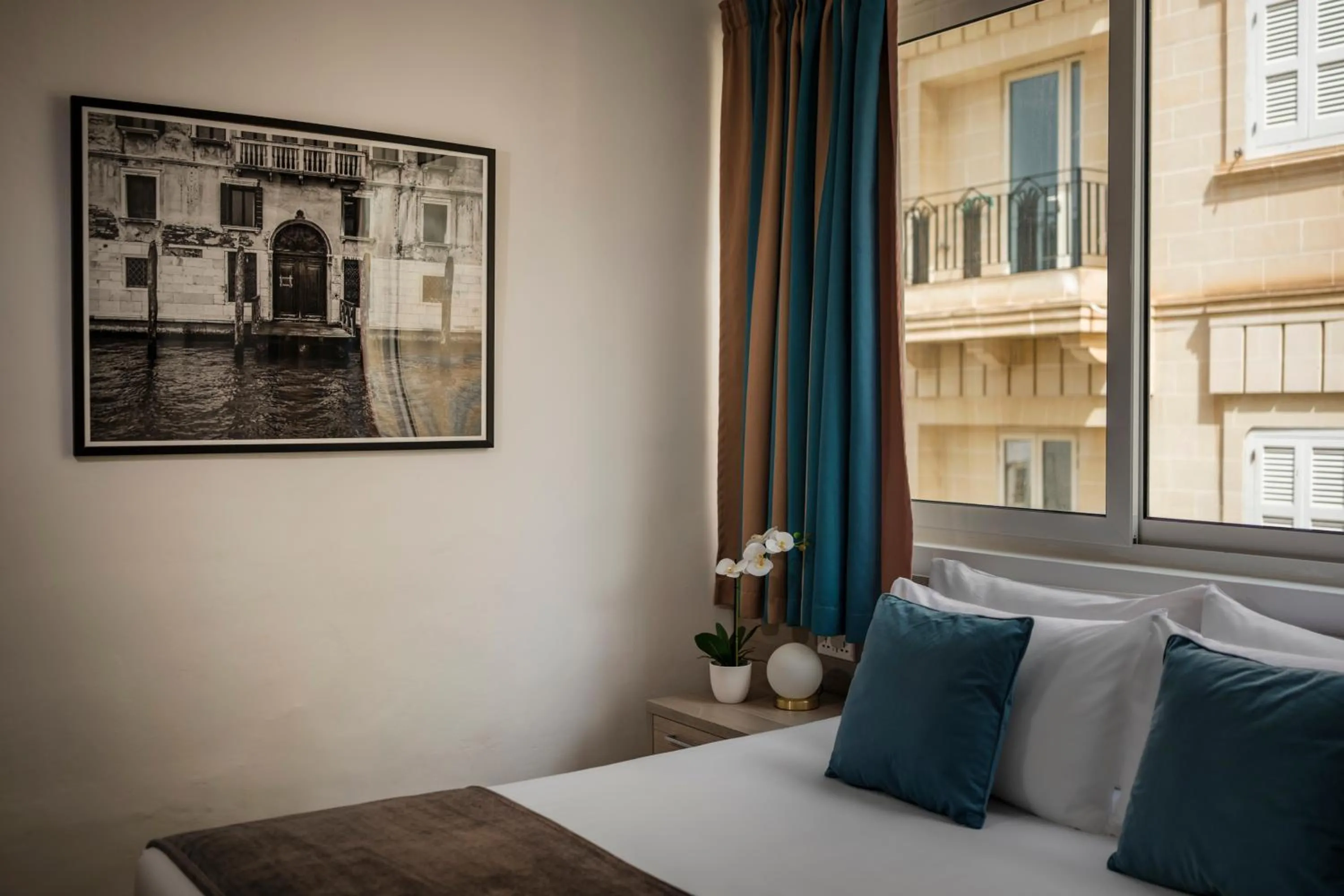 Bedroom in The Howard Hotel