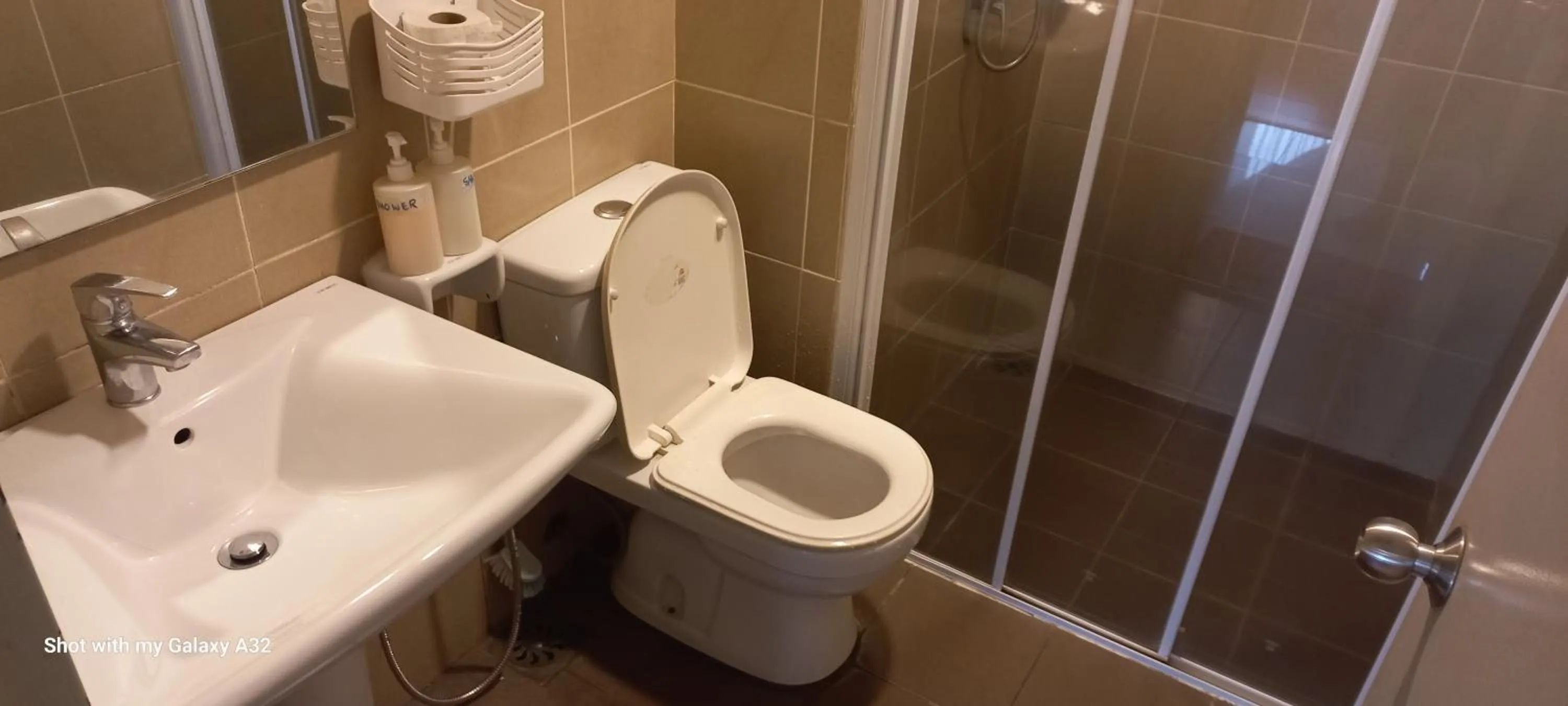 Shower in One Maxim Residence at Taragon