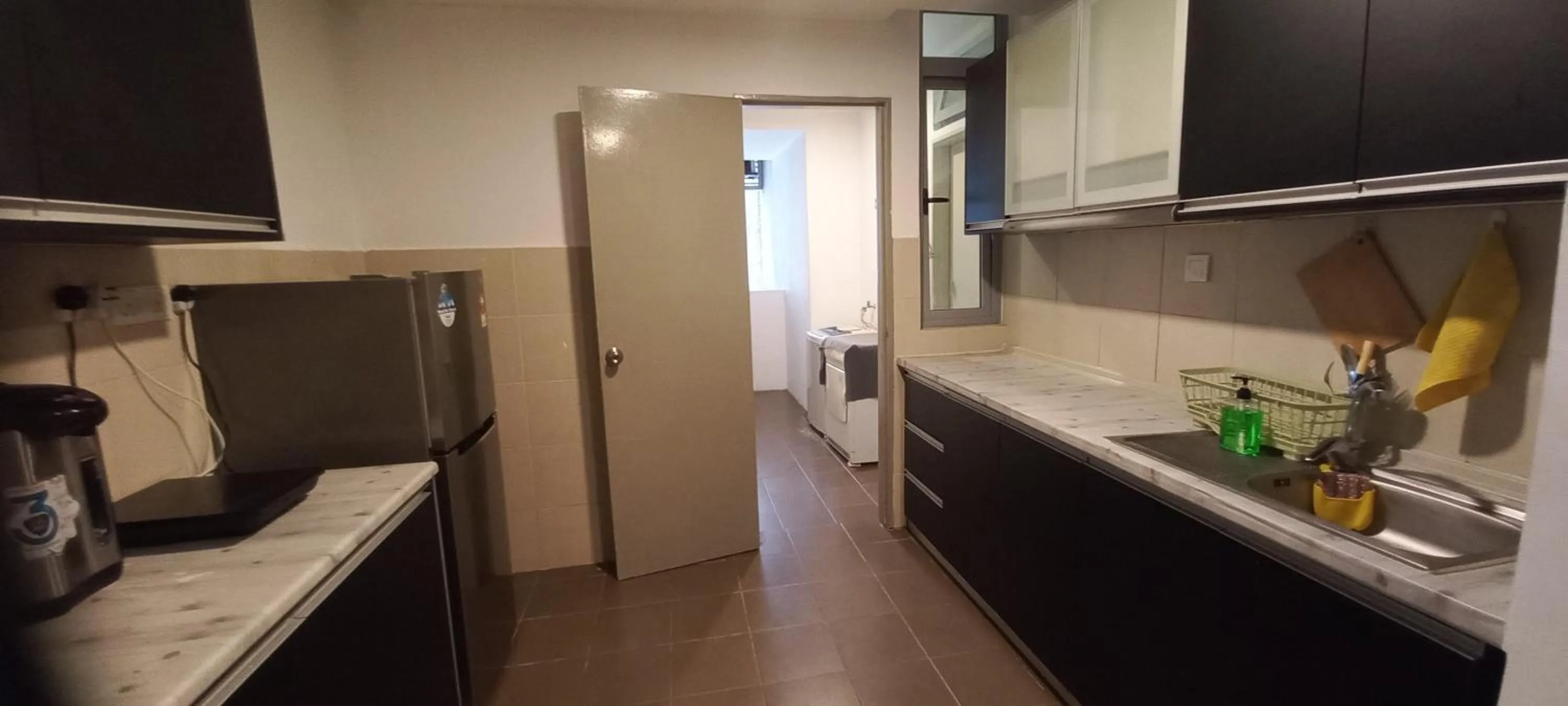 Kitchen or kitchenette in One Maxim Residence at Taragon