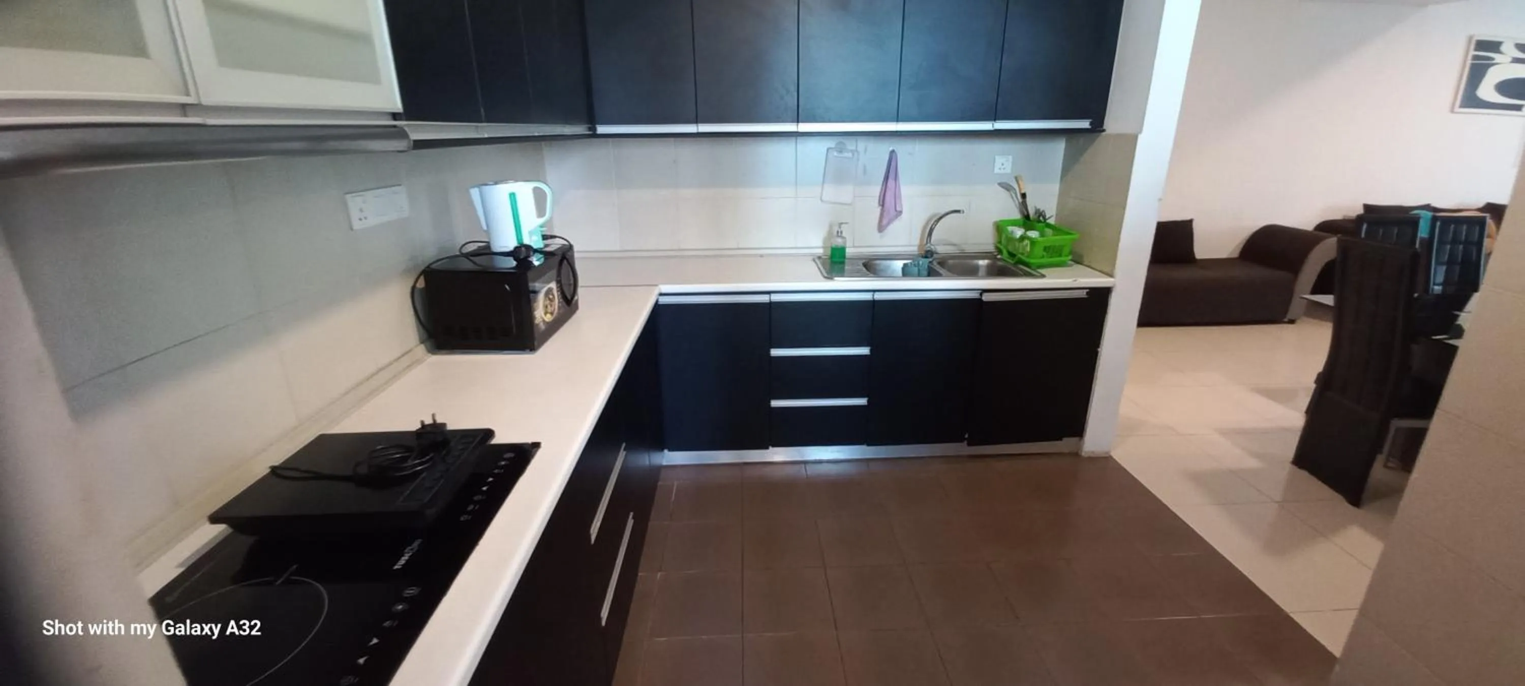 Kitchen or kitchenette in One Maxim Residence at Taragon