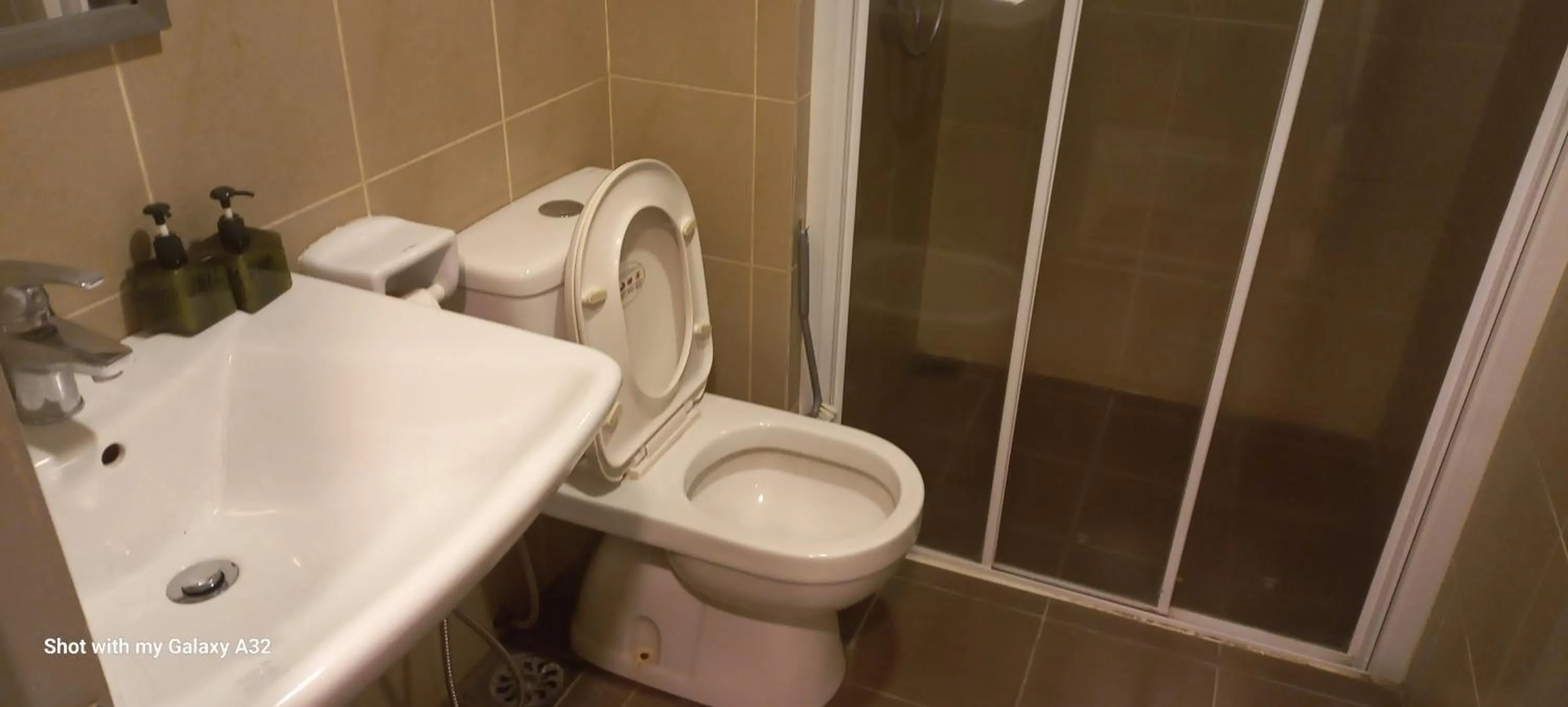 Shower in One Maxim Residence at Taragon