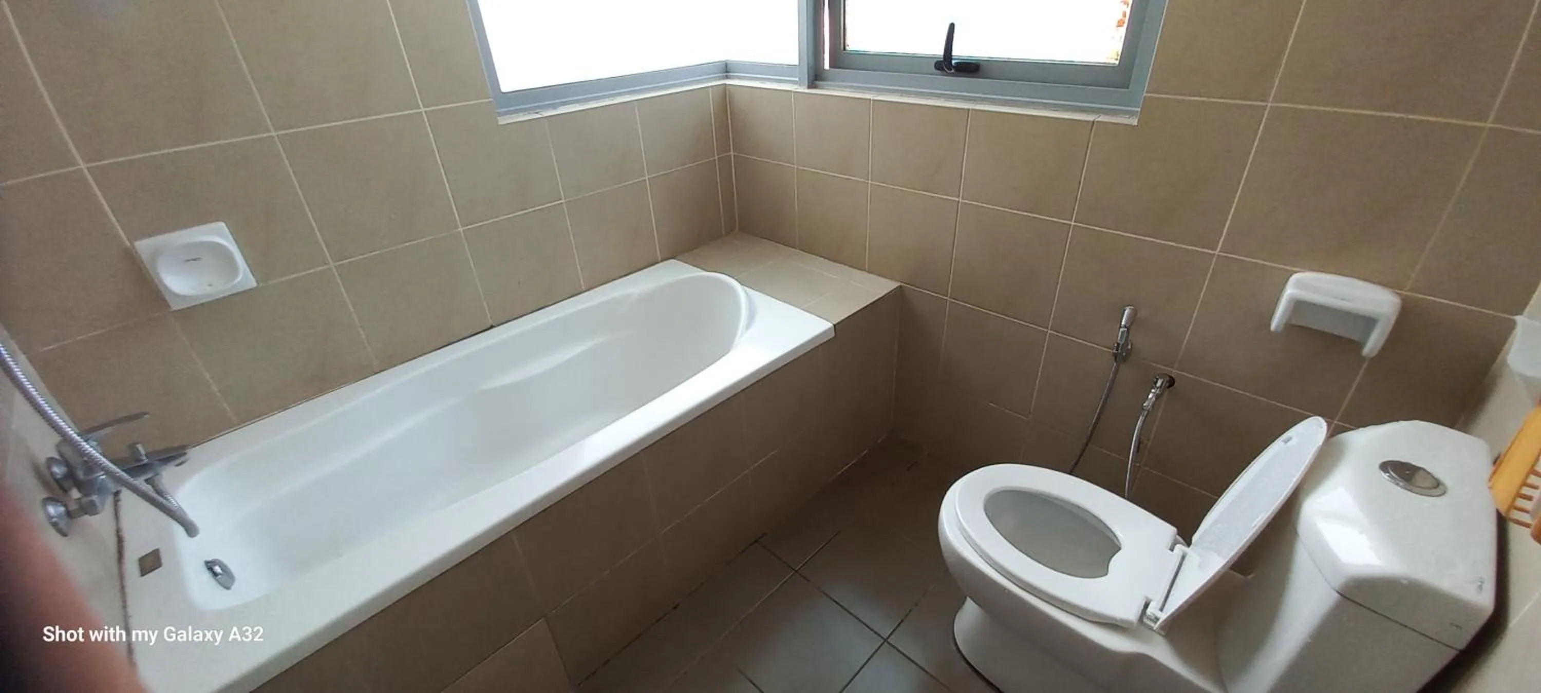 Shower in One Maxim Residence at Taragon