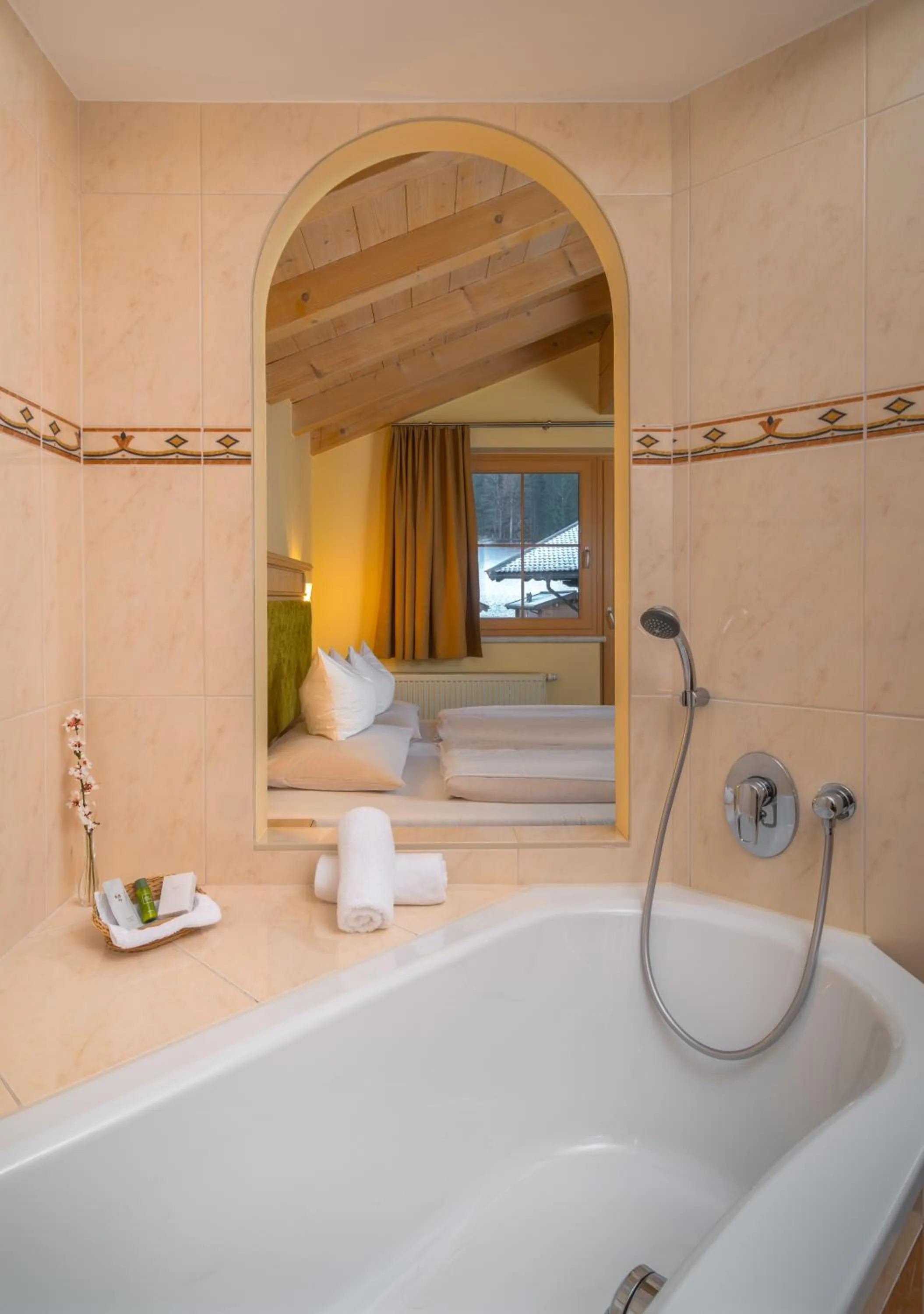 Bed in Hotel Vitaloase zu den drei Brüdern