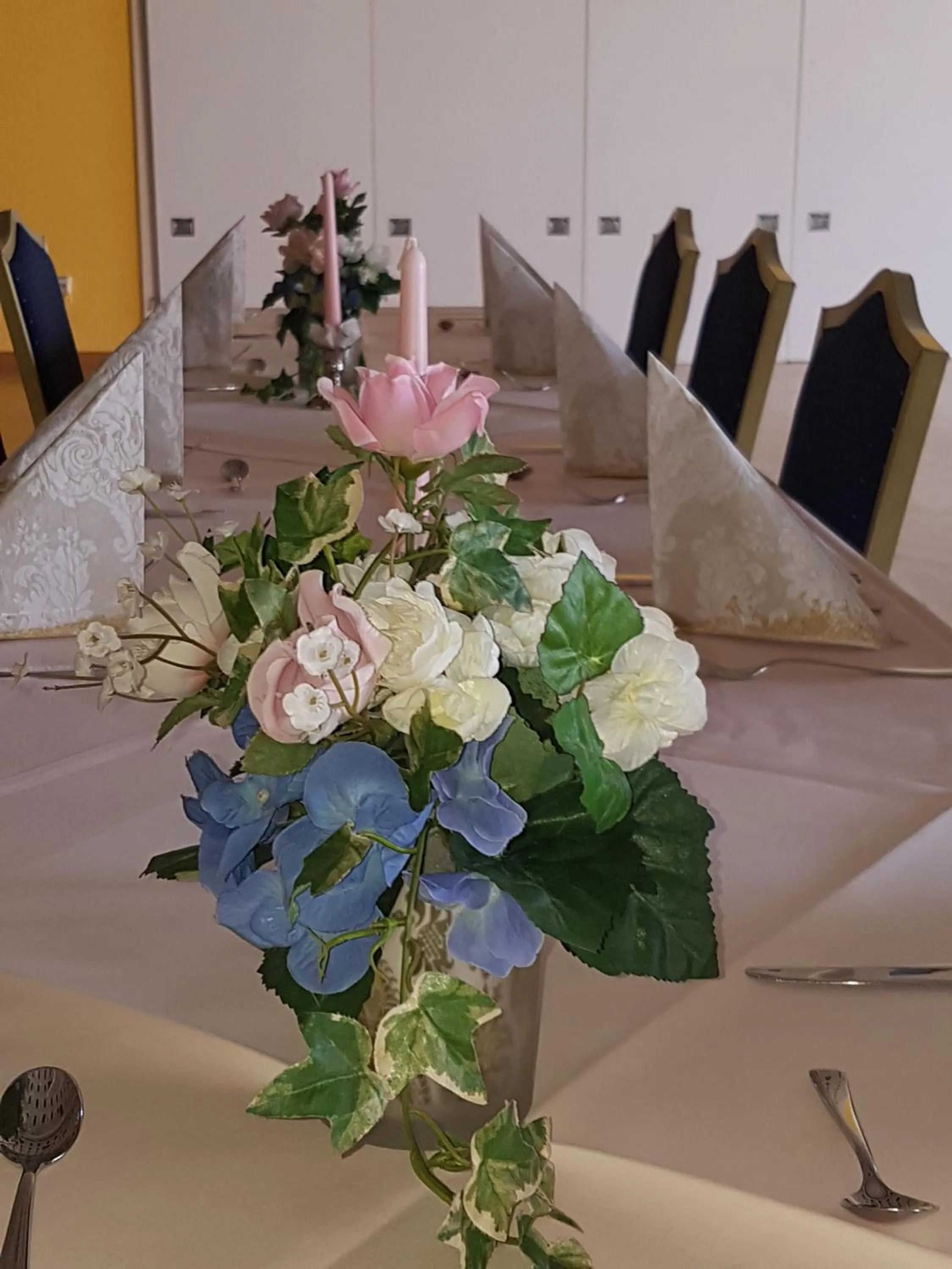 Food and drinks in Hotel Stadt Baunatal