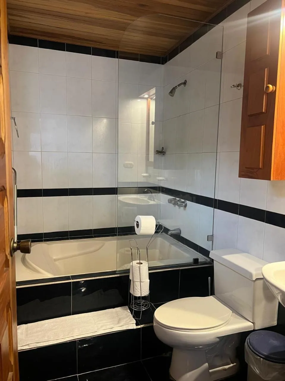 Shower in La Casa de Mamá Coyita