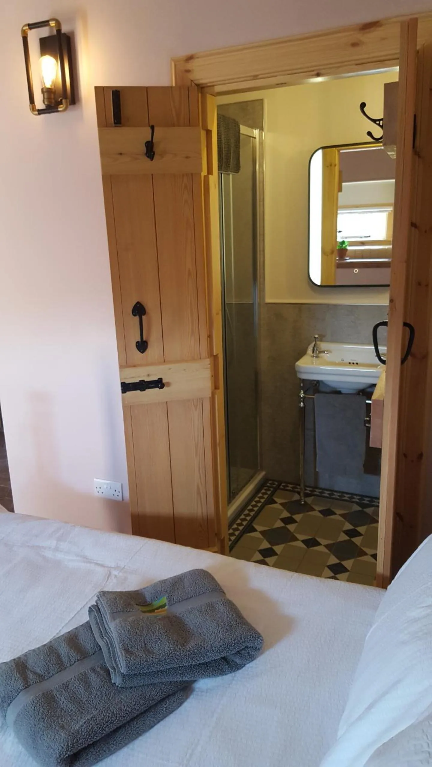 Bathroom, Bed in Eco Indigo