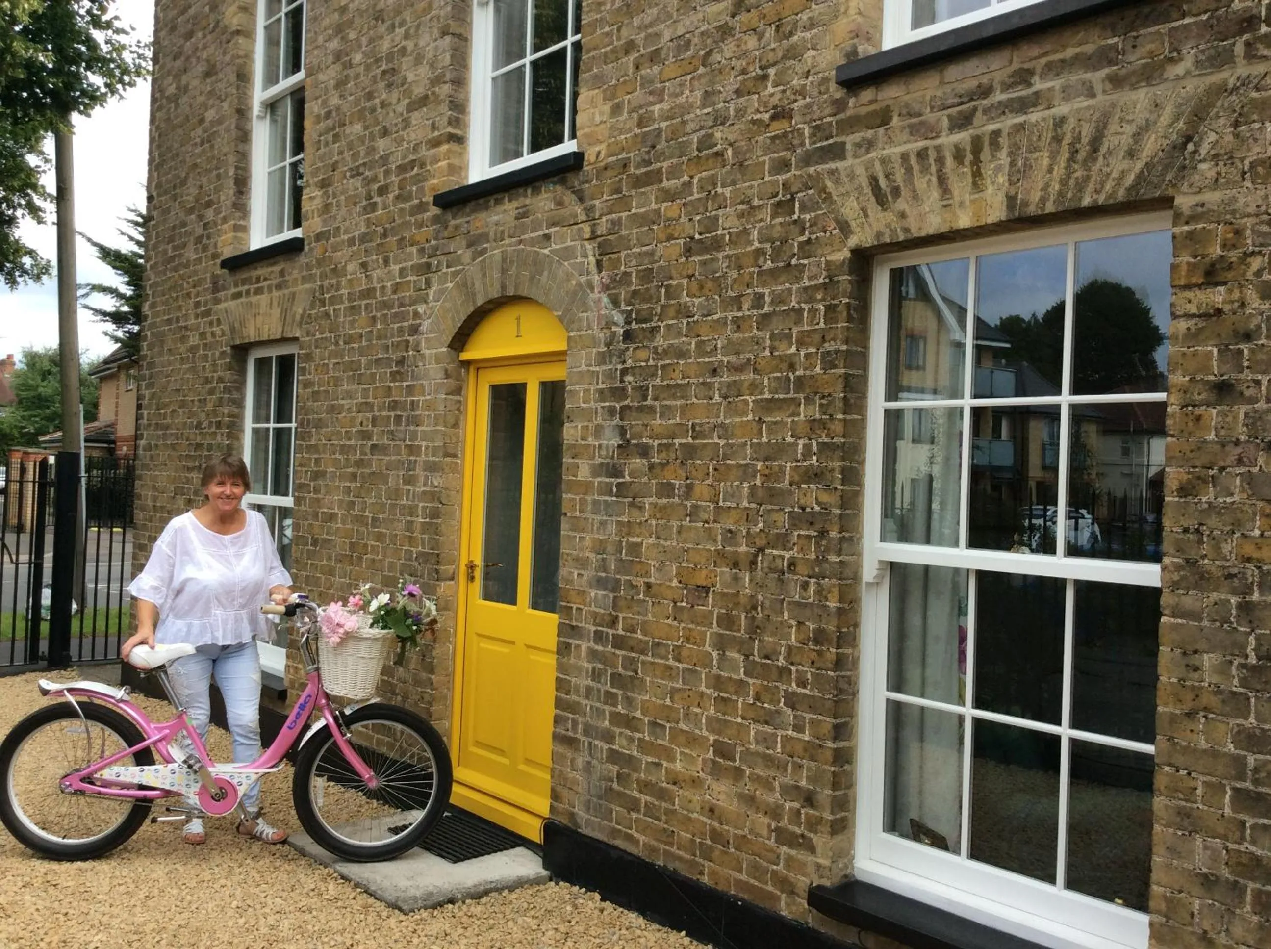 People in Swan Guest House LONDON - HEATHROW