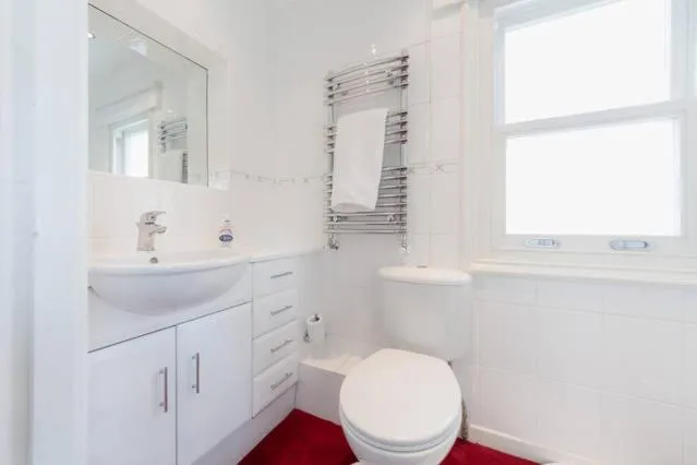 Bathroom in Swan Guest House LONDON - HEATHROW