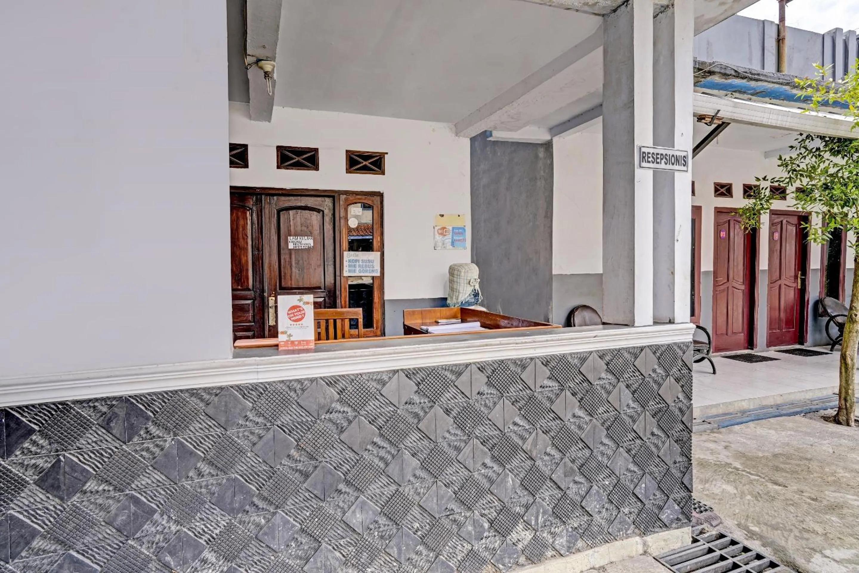 Lobby or reception in OYO 90405 Penginapan Sasti Kuningan