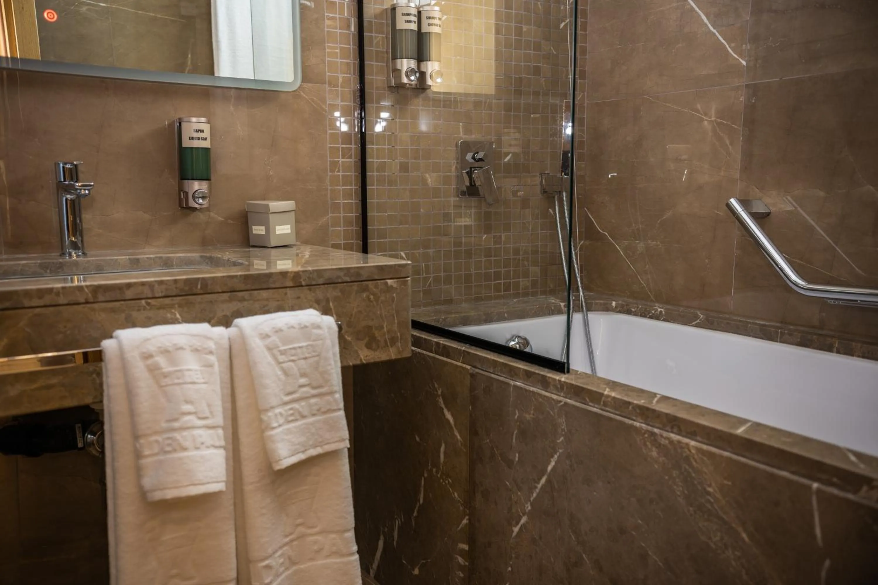 Bathroom in Hotel Golden Palace