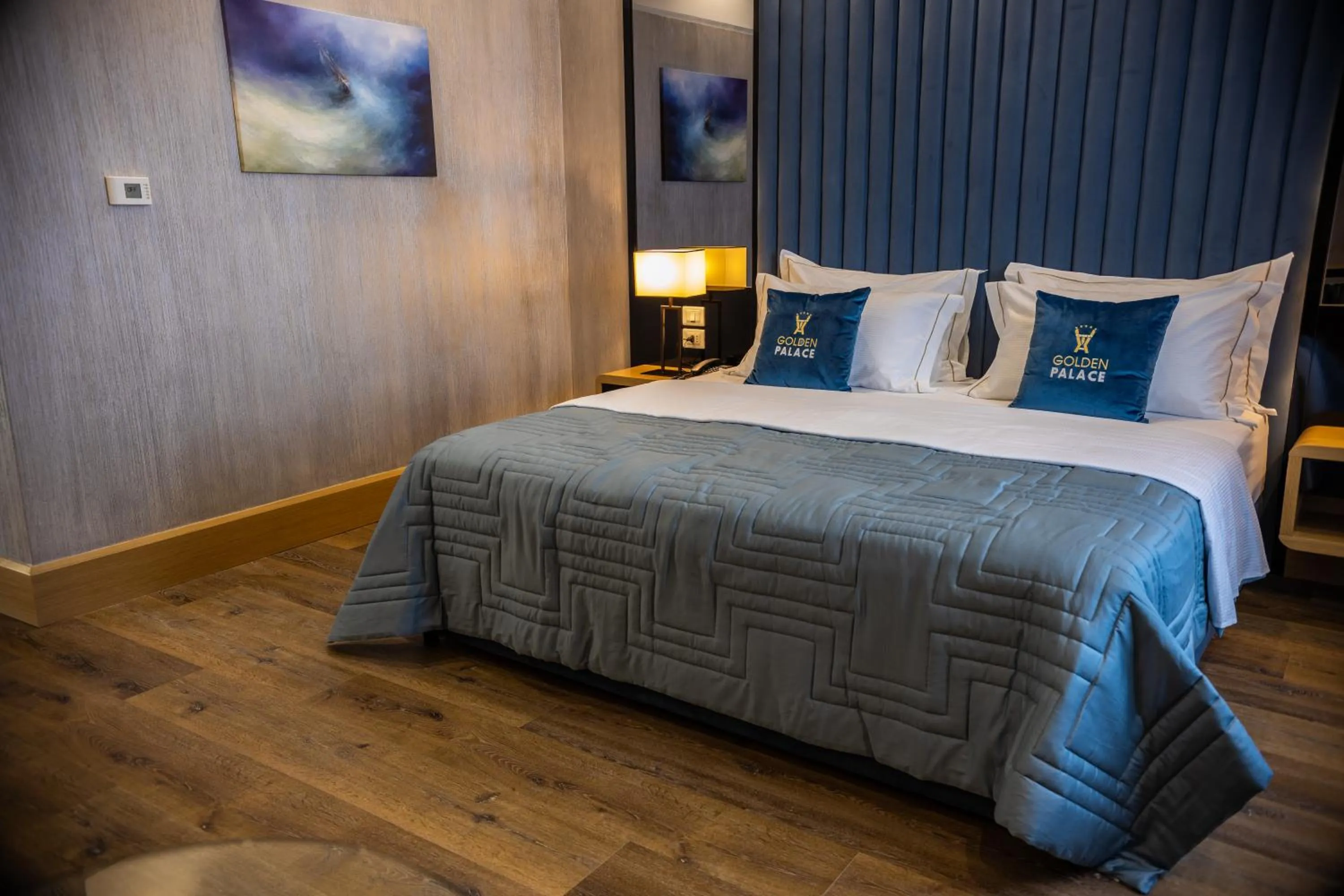 Bed in Hotel Golden Palace