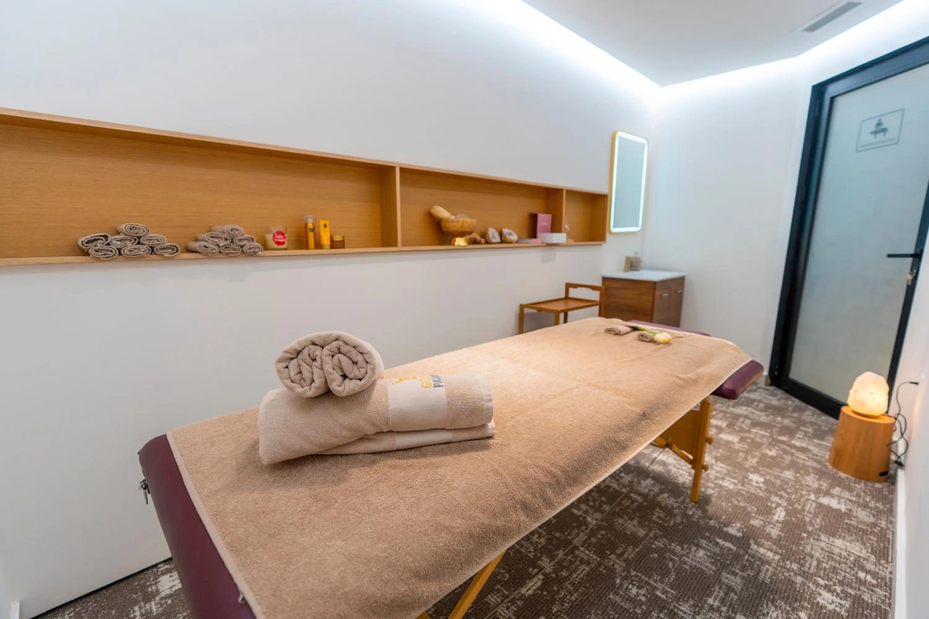 Massage, Bed in Hotel Golden Palace