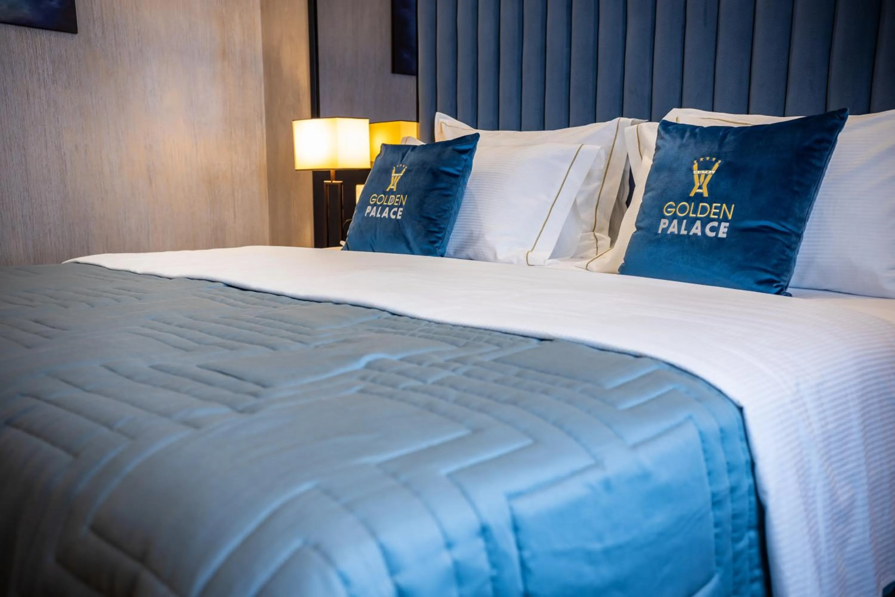 Bed in Hotel Golden Palace