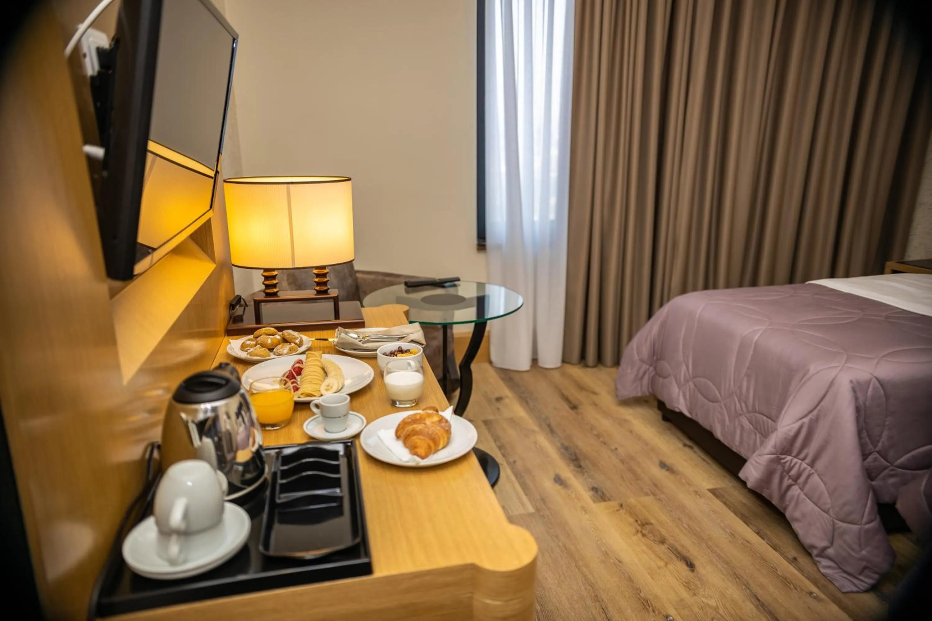 Breakfast, Bed in Hotel Golden Palace