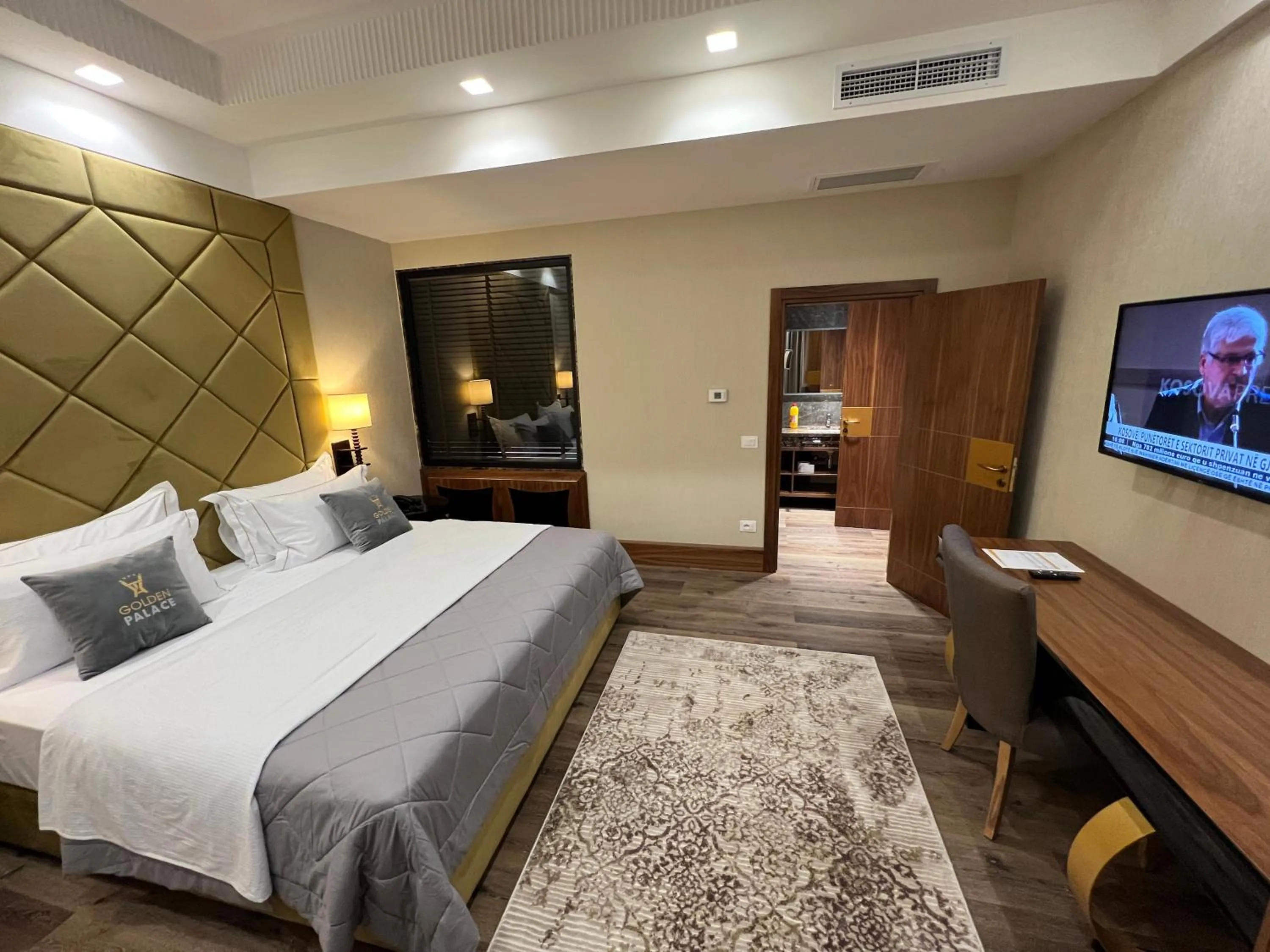 Photo of the whole room, Bed in Hotel Golden Palace