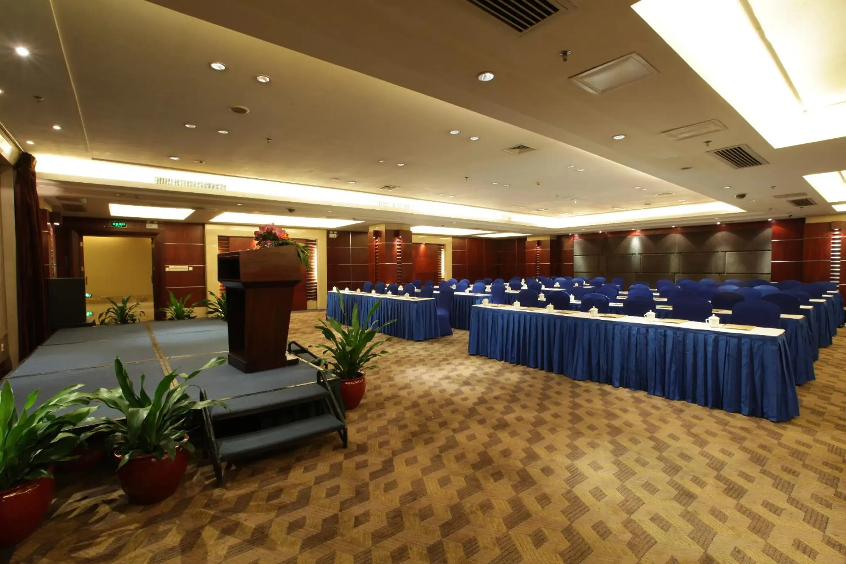 Business facilities, Banquet Facilities in Grand Royal Hotel