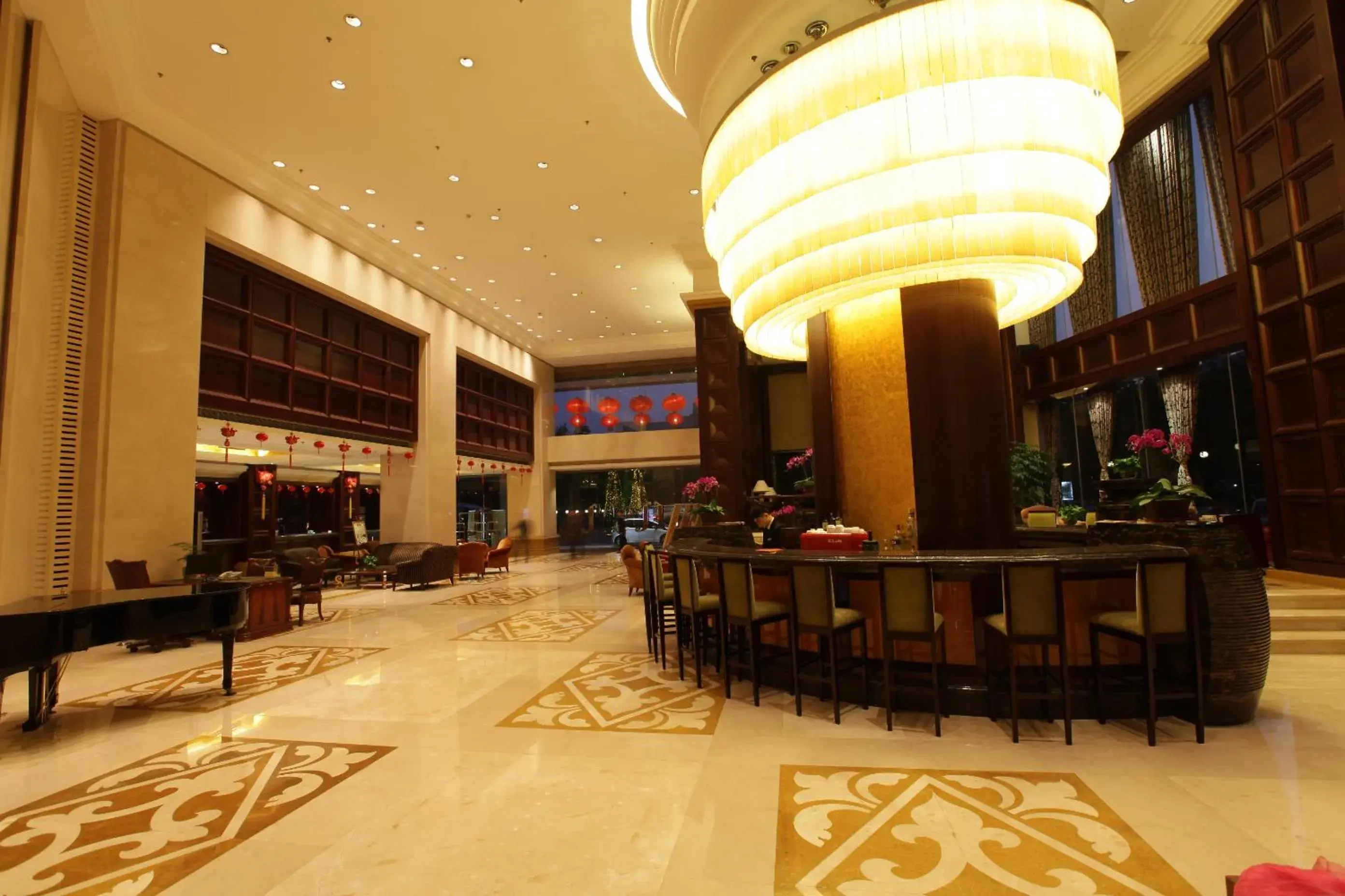 Lobby or reception, Lounge/Bar in Grand Royal Hotel