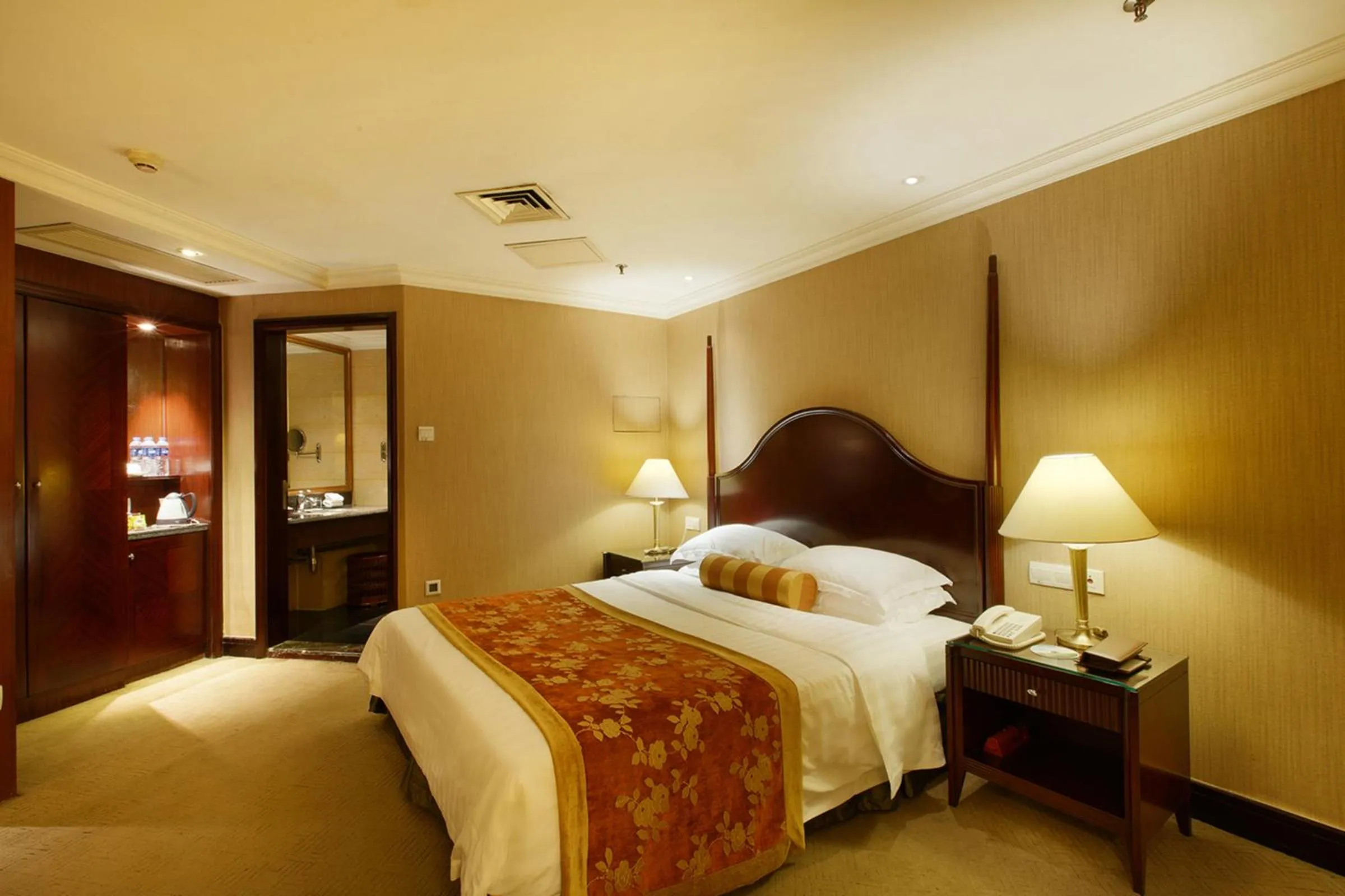 Photo of the whole room in Grand Royal Hotel