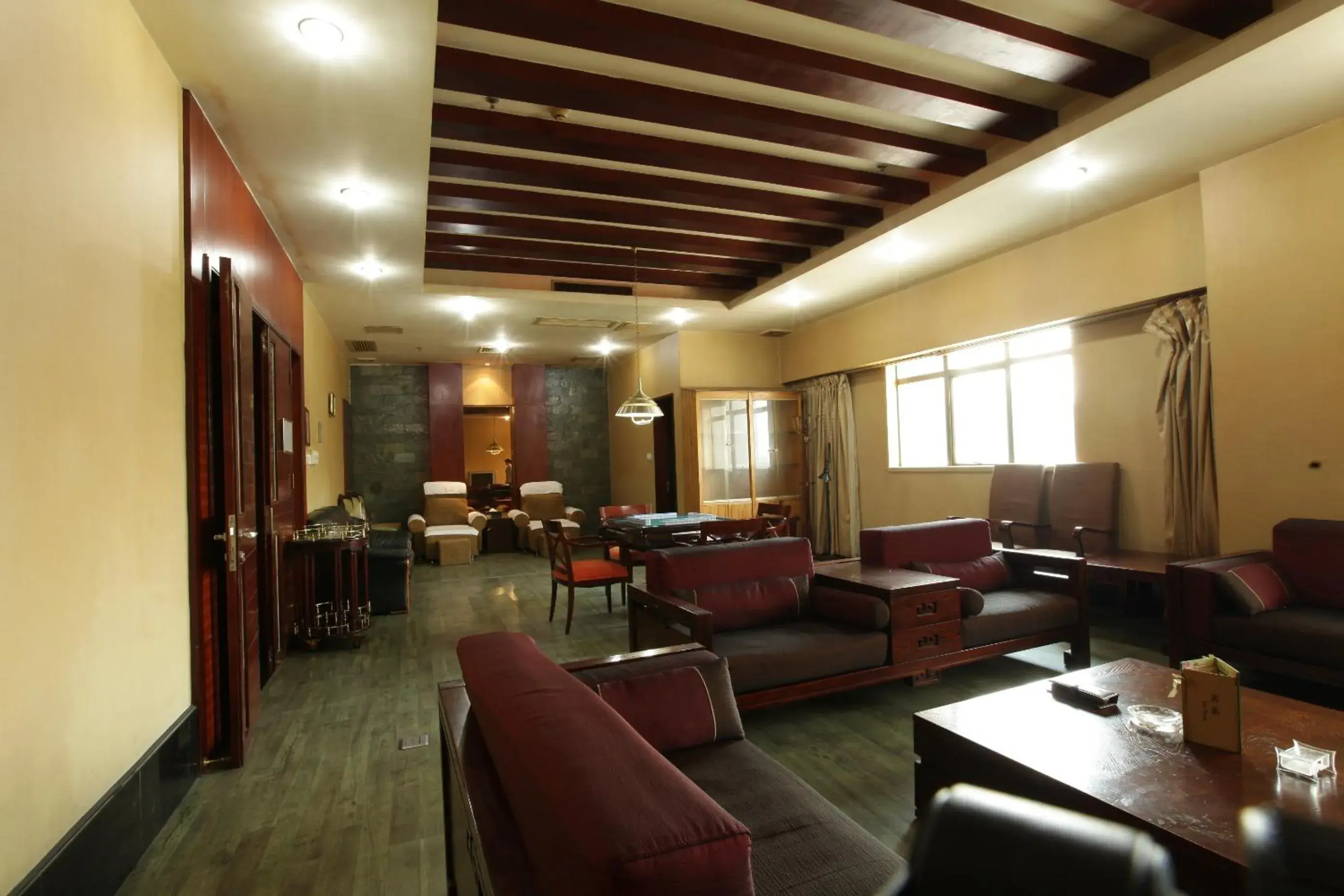Communal lounge/ TV room, Lounge/Bar in Grand Royal Hotel