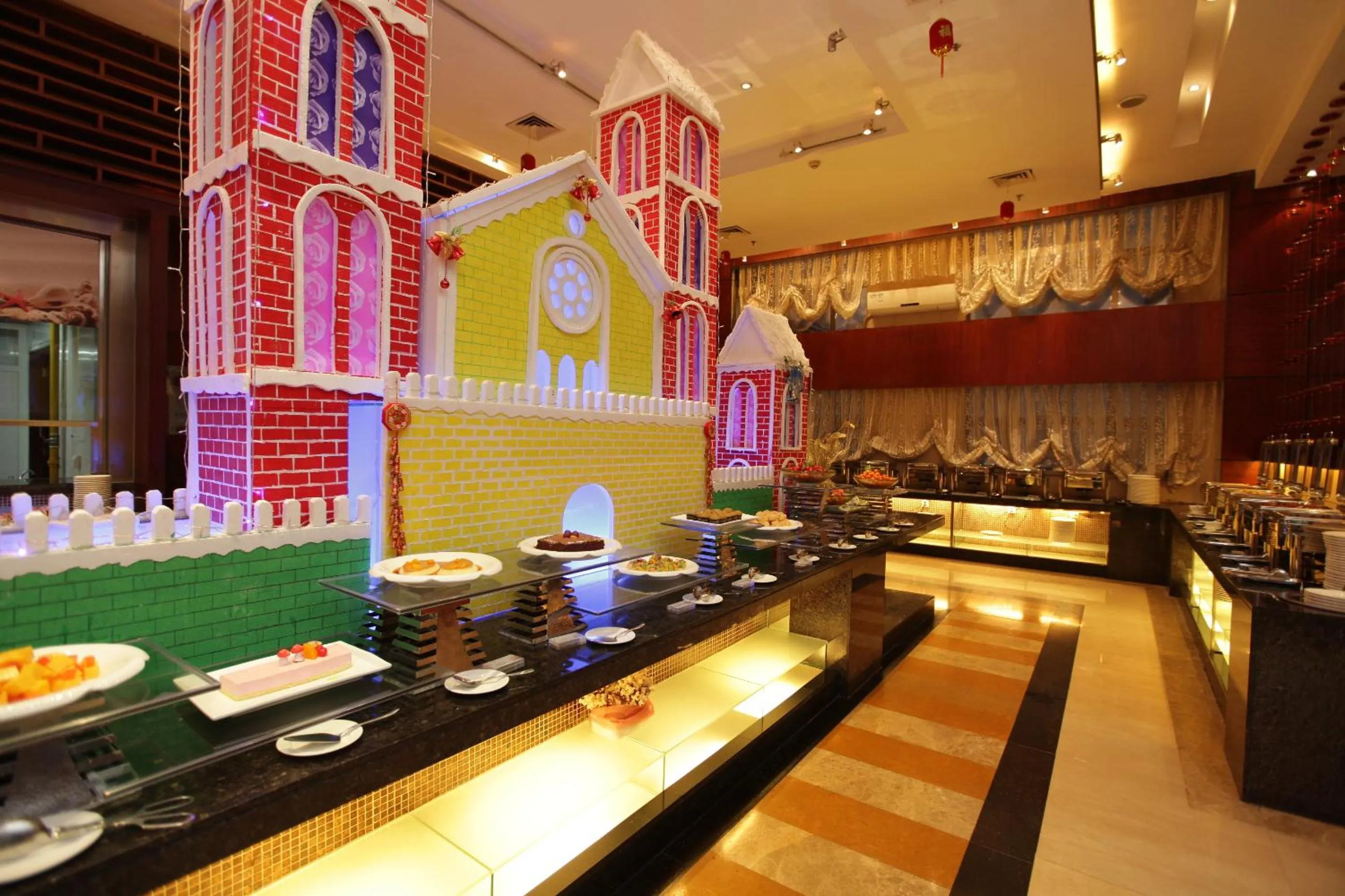 Restaurant/places to eat in Grand Royal Hotel