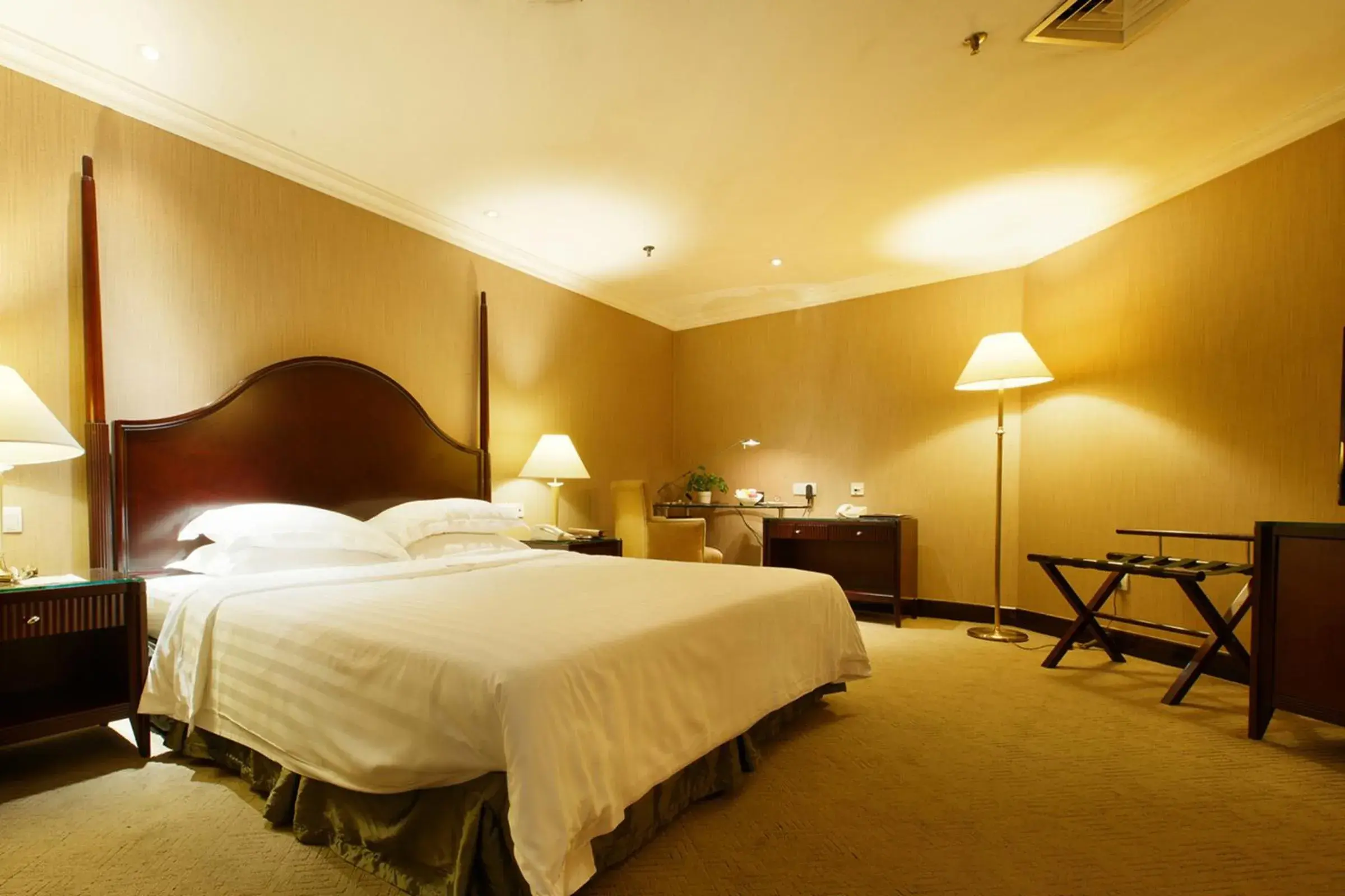 Photo of the whole room, Bed in Grand Royal Hotel